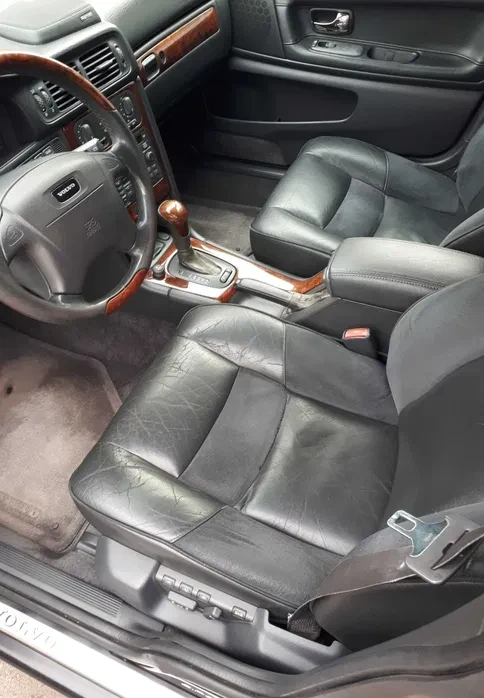 Volvo V70, снимка 8 - Автомобили и джипове - 56476012