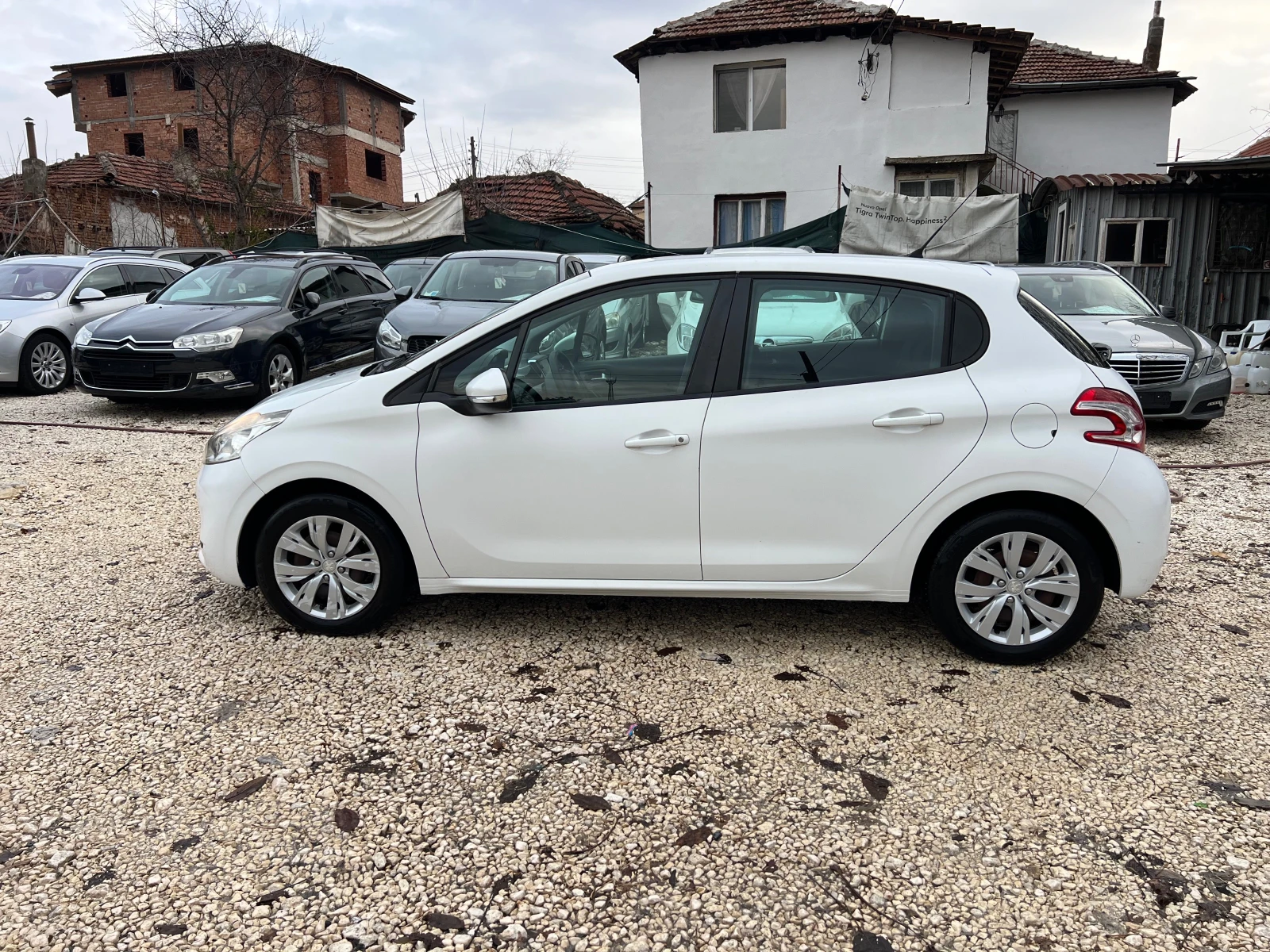 Peugeot 208 5 врати 68 к.с - изображение 2