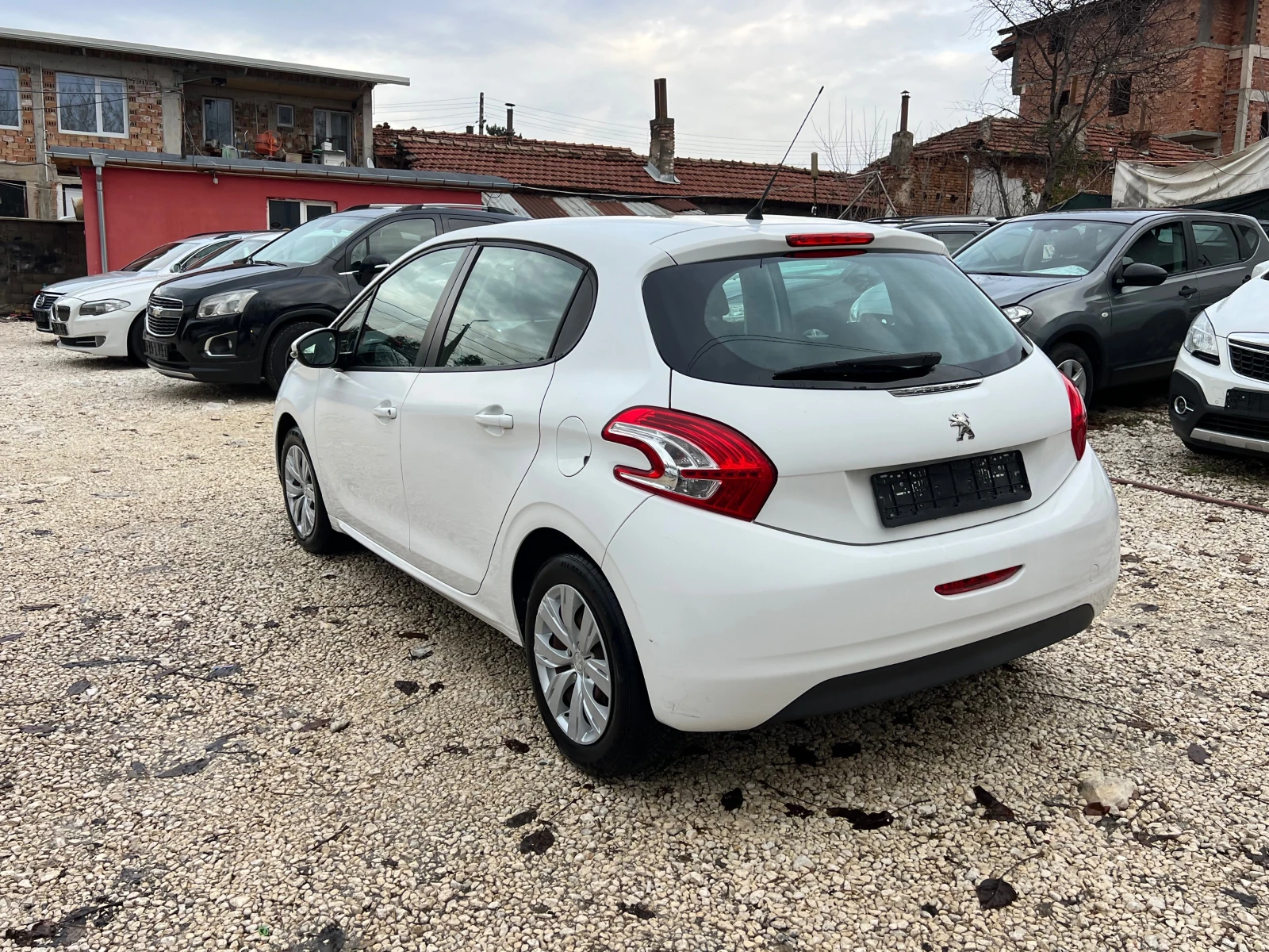 Peugeot 208 5 врати 68 к.с - изображение 3