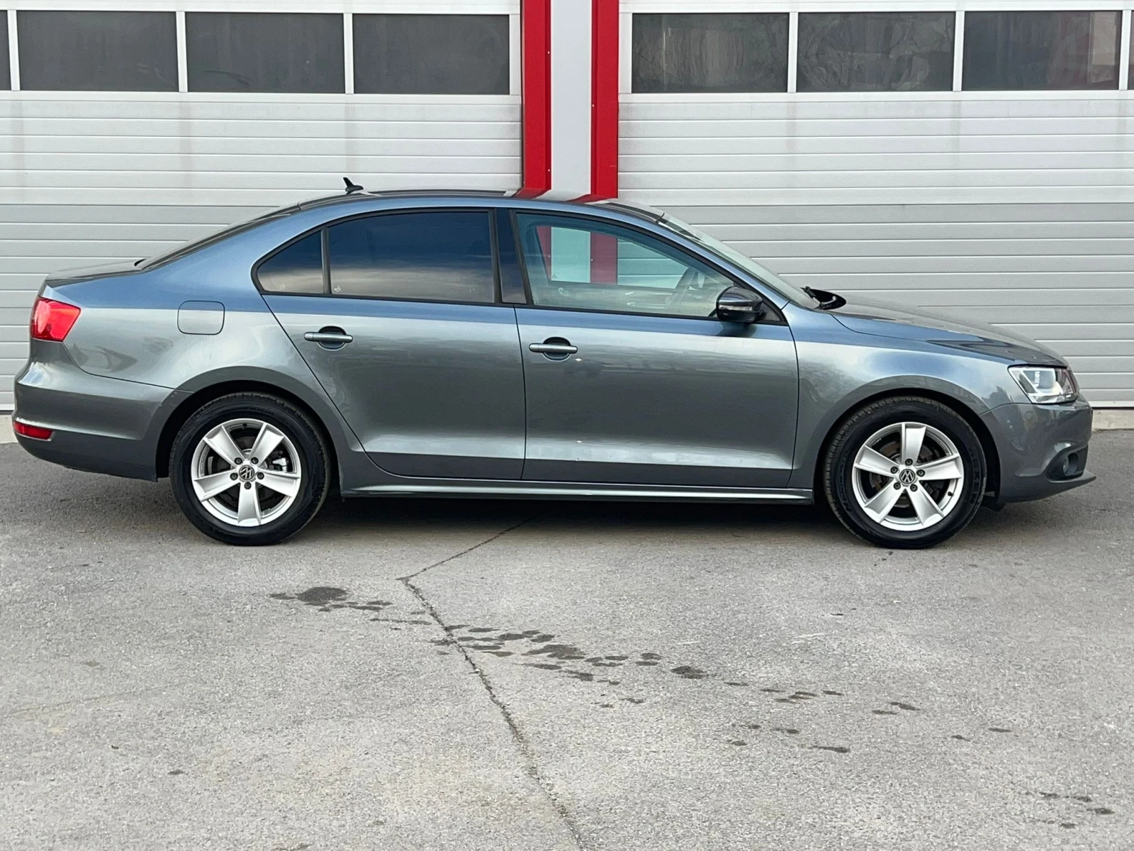VW Jetta 1.2TSI HIGHLINE KLIMATRONIK 6-СКОРОСТИ EVRO 5A  - изображение 7