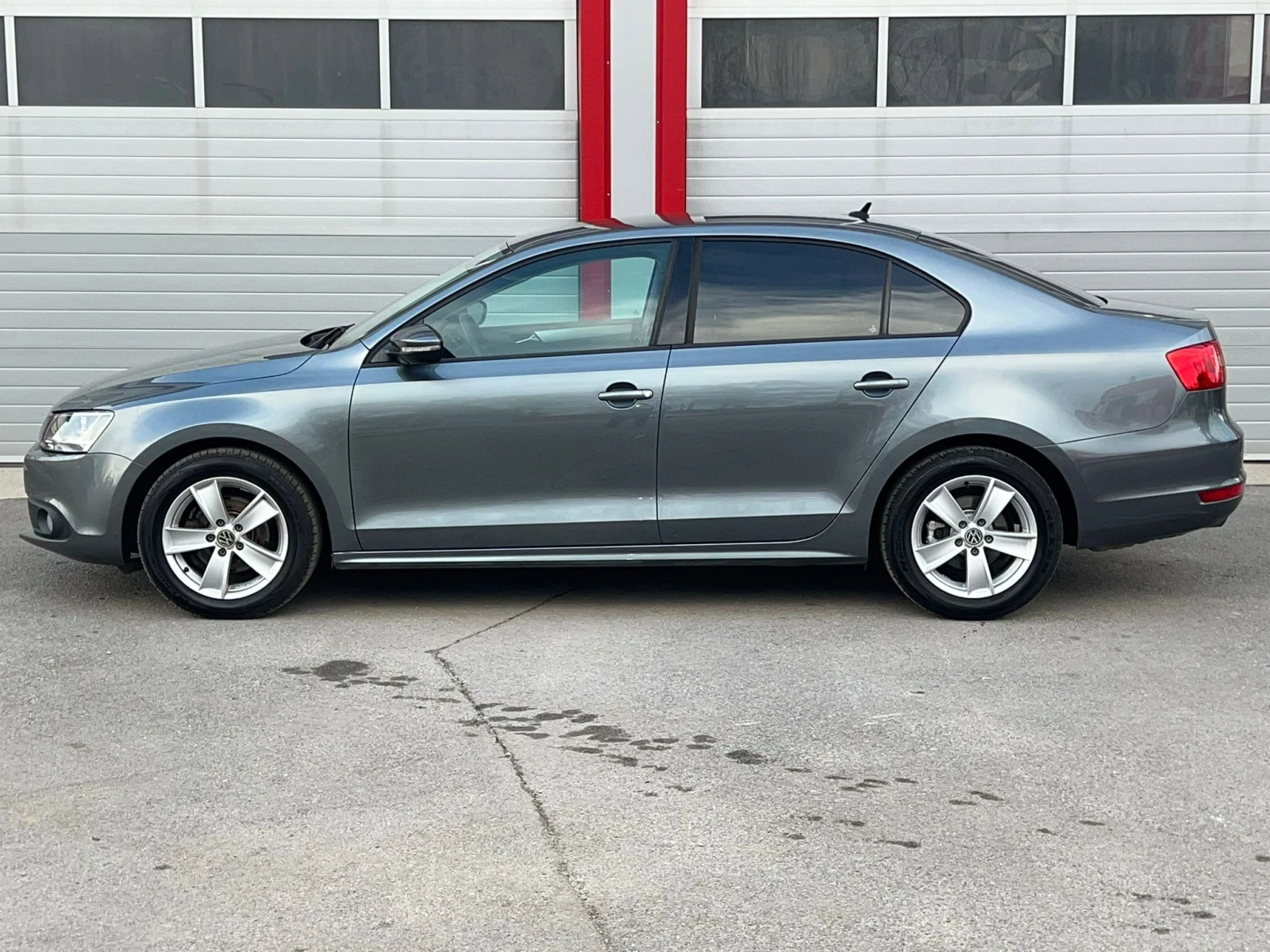 VW Jetta 1.2TSI HIGHLINE KLIMATRONIK 6-СКОРОСТИ EVRO 5A  - изображение 6