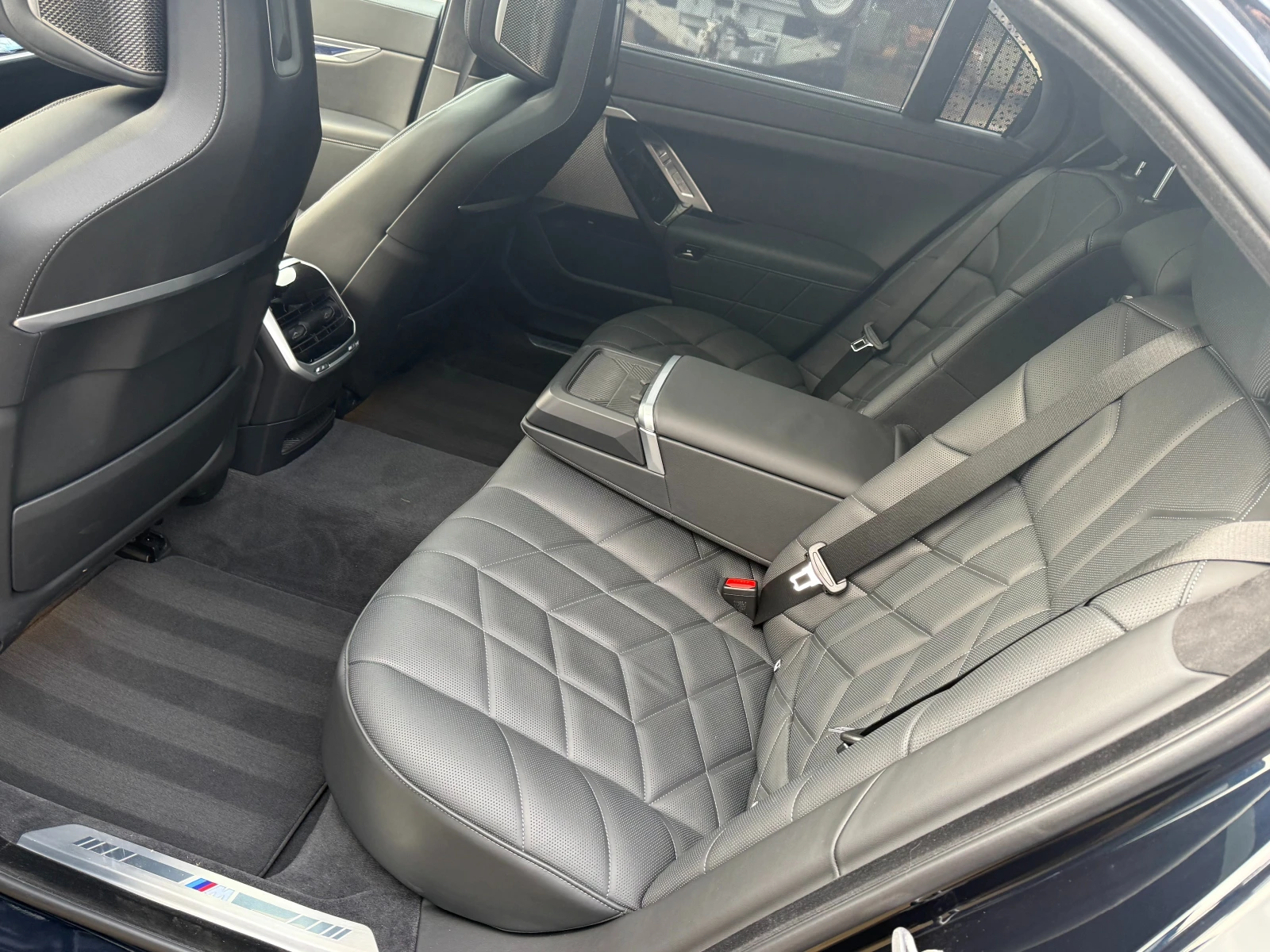 BMW 760 M760e* xDrive - изображение 10