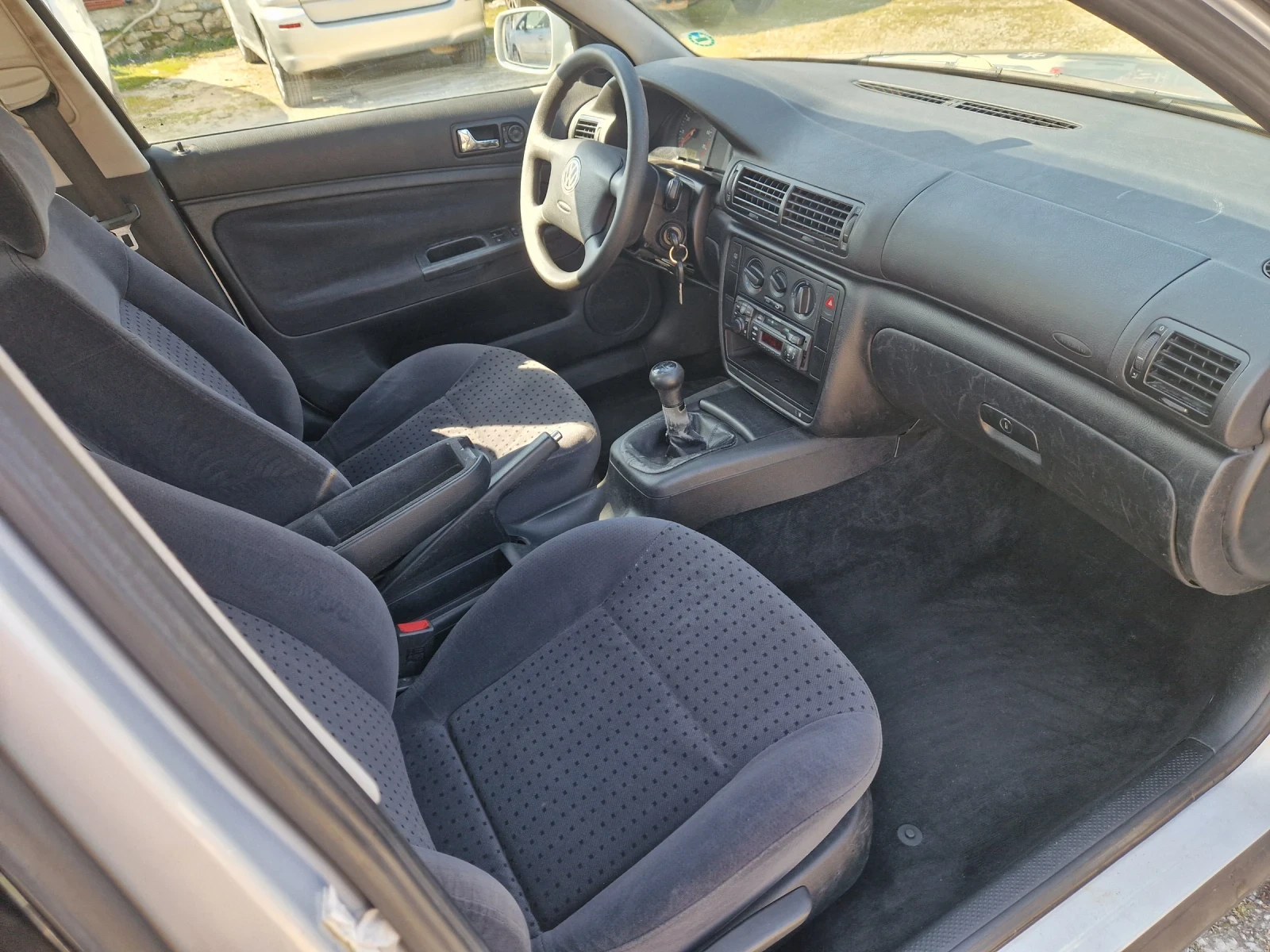 VW Passat 1.8i, 125кс, Климатик, Италия-БЕЗ РЪЖДИ. , снимка 10 - Автомобили и джипове - 53664693