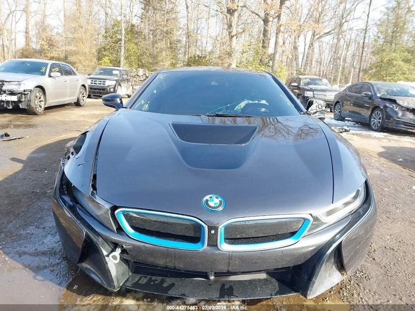 BMW i8 АВТО КРЕДИТ, снимка 3 - Автомобили и джипове - 53915428