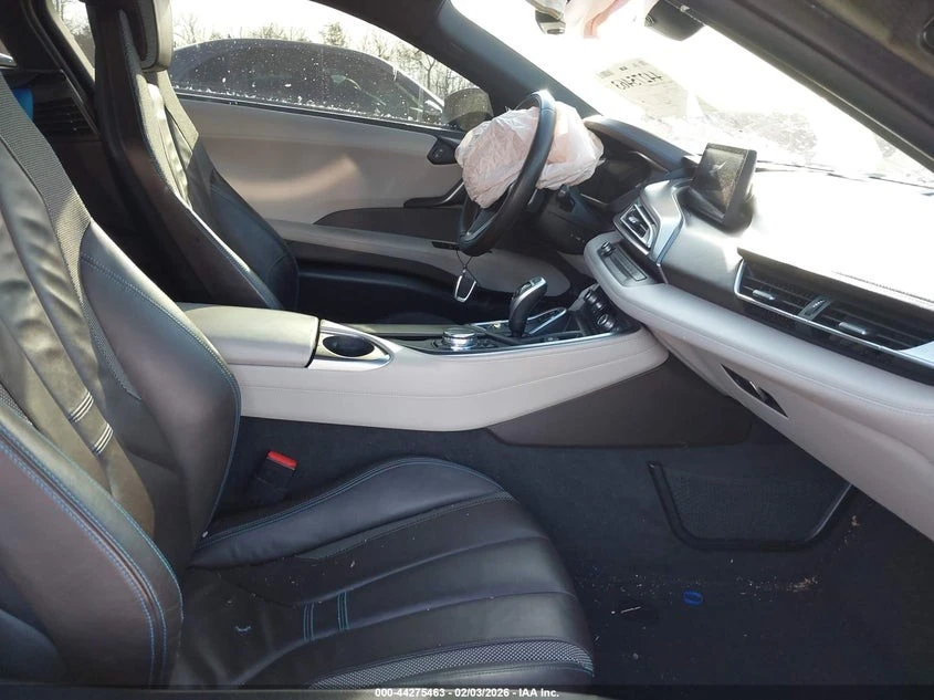 BMW i8 АВТО КРЕДИТ, снимка 9 - Автомобили и джипове - 53915428