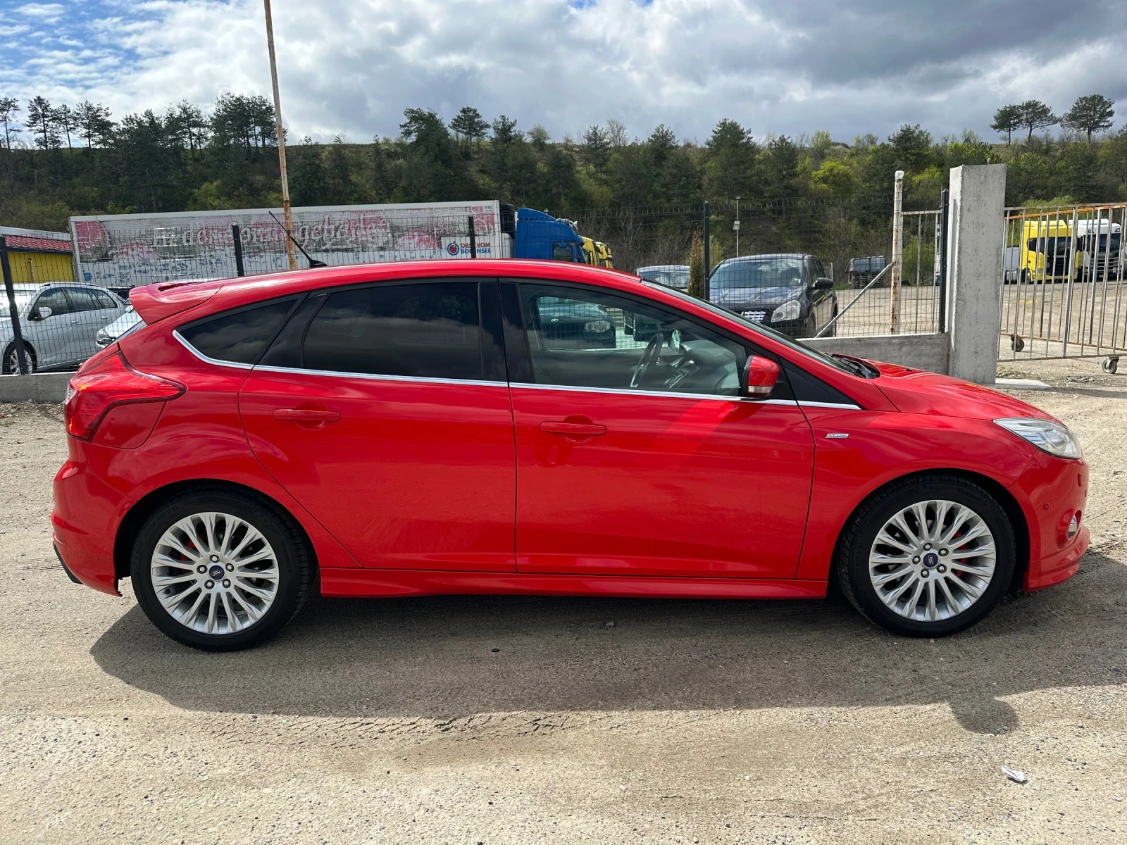 Ford Focus ST-Line 1.6TDCi 116ps Keyless NAVI, снимка 8 - Автомобили и джипове - 54082889