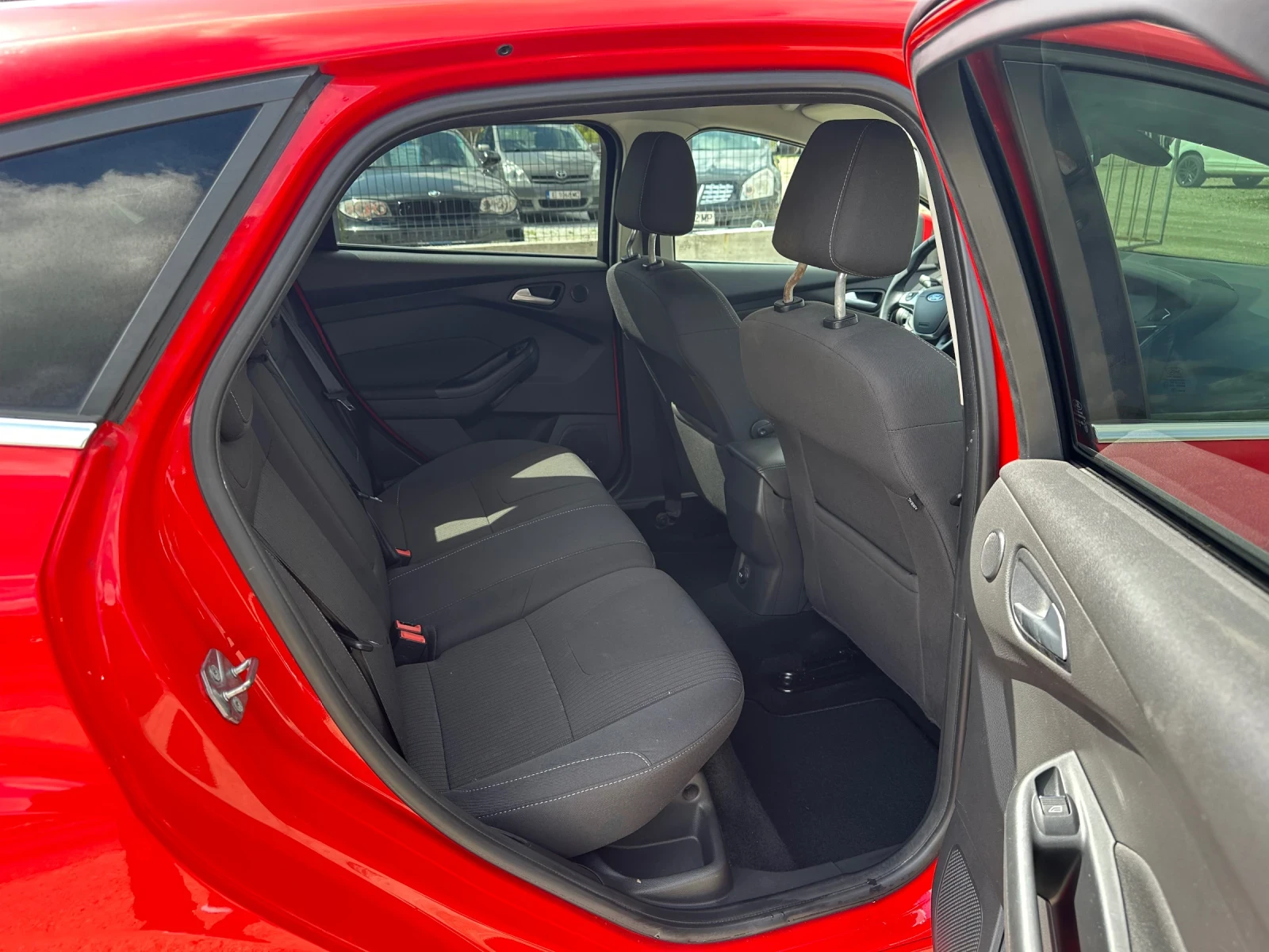 Ford Focus ST-Line 1.6TDCi 116ps Keyless NAVI, снимка 11 - Автомобили и джипове - 54082889