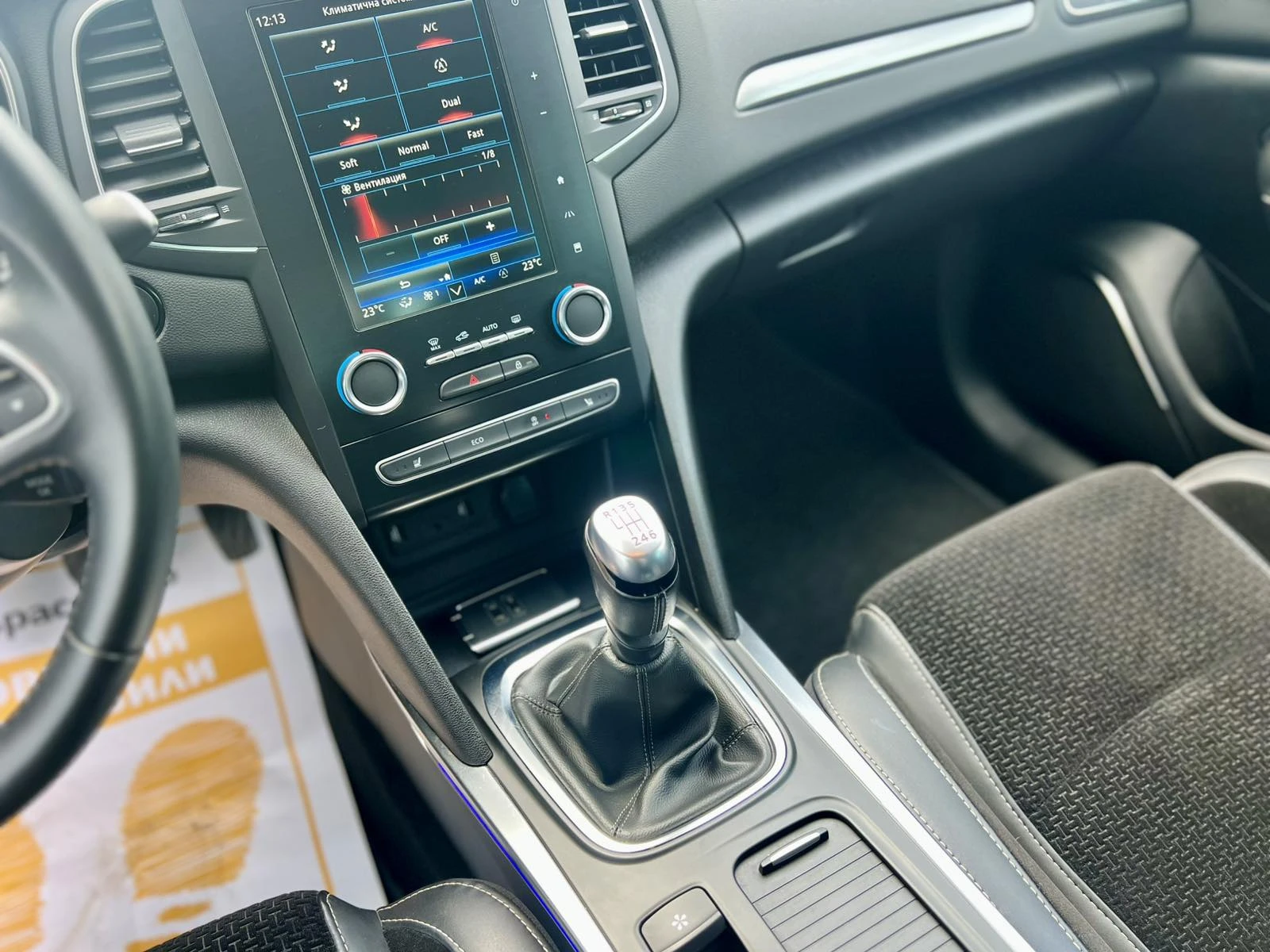 Renault Megane Sedan 1.3 TCe / 140 к.с., снимка 12 - Автомобили и джипове - 54218617