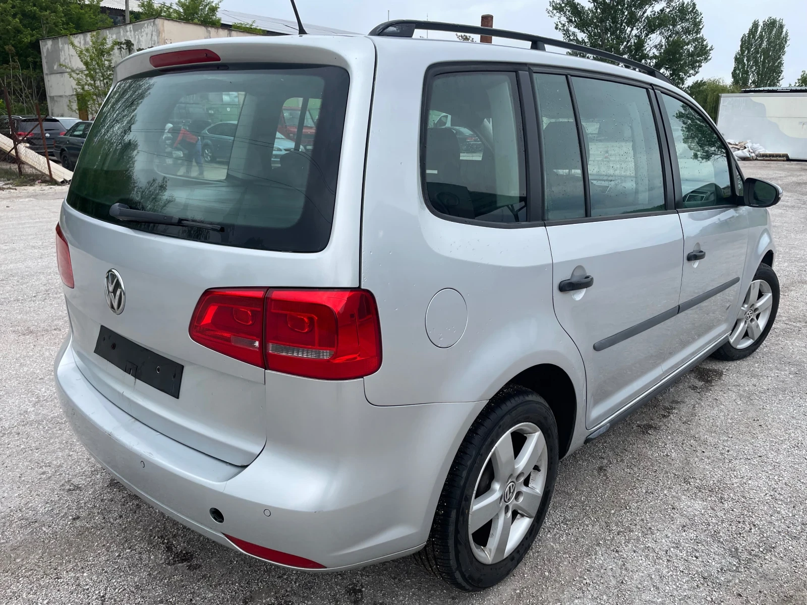 VW Touran, снимка 7 - Автомобили и джипове - 54411456