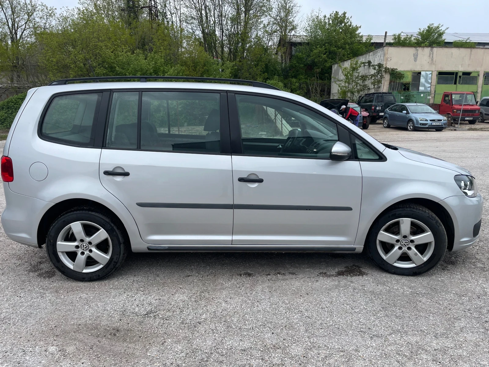 VW Touran, снимка 8 - Автомобили и джипове - 54411456