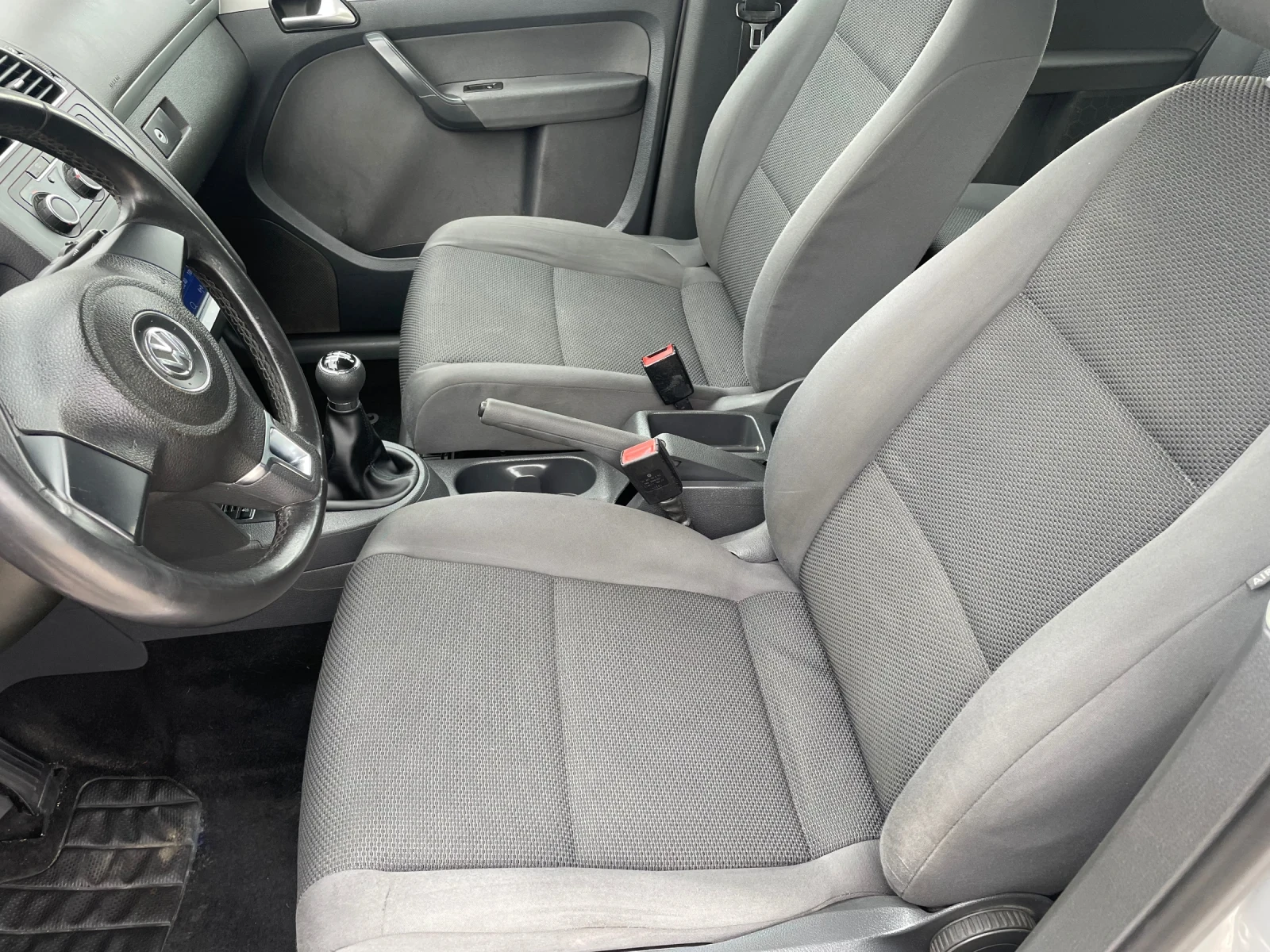 VW Touran, снимка 16 - Автомобили и джипове - 54411456