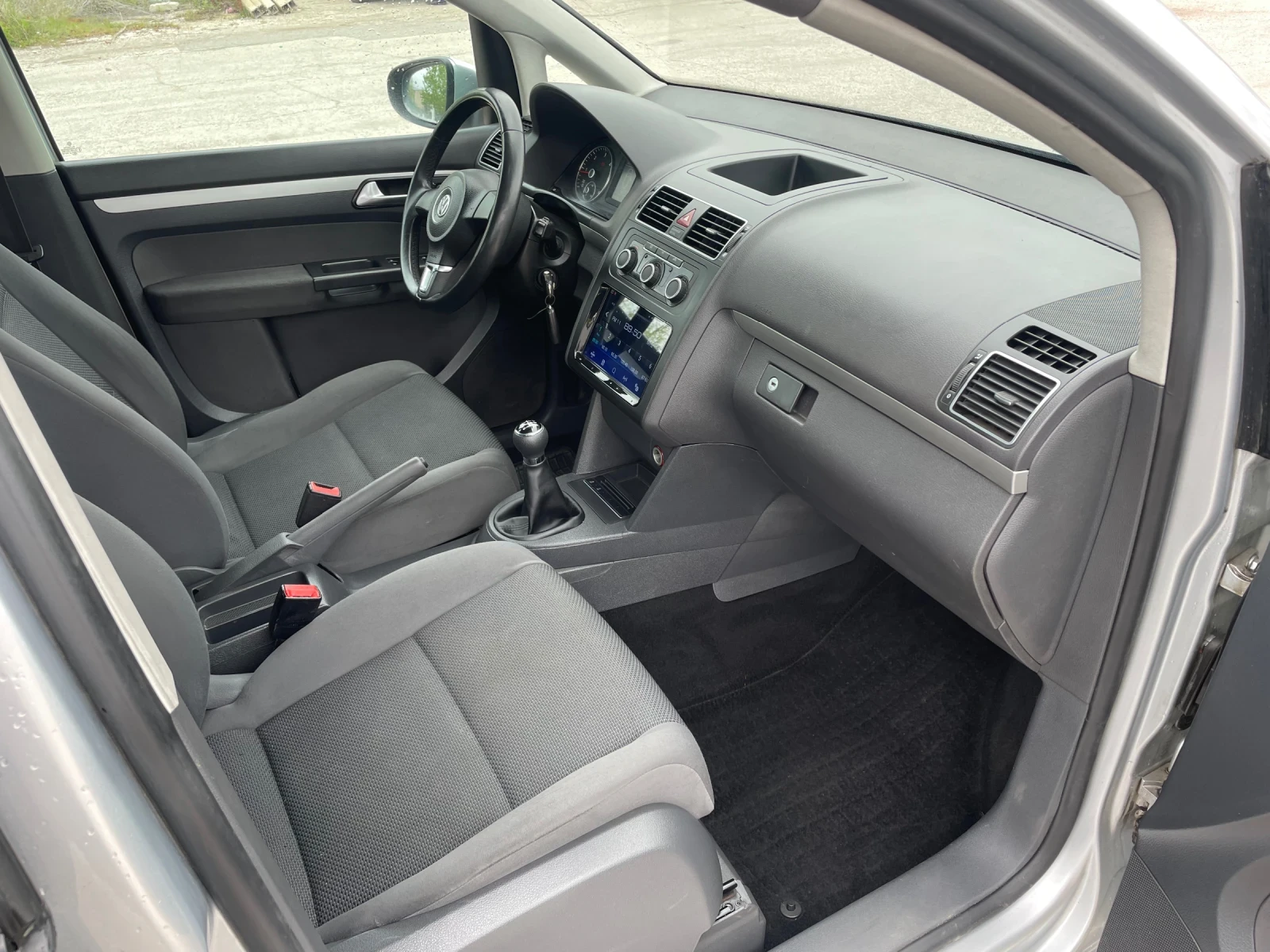 VW Touran, снимка 11 - Автомобили и джипове - 54411456