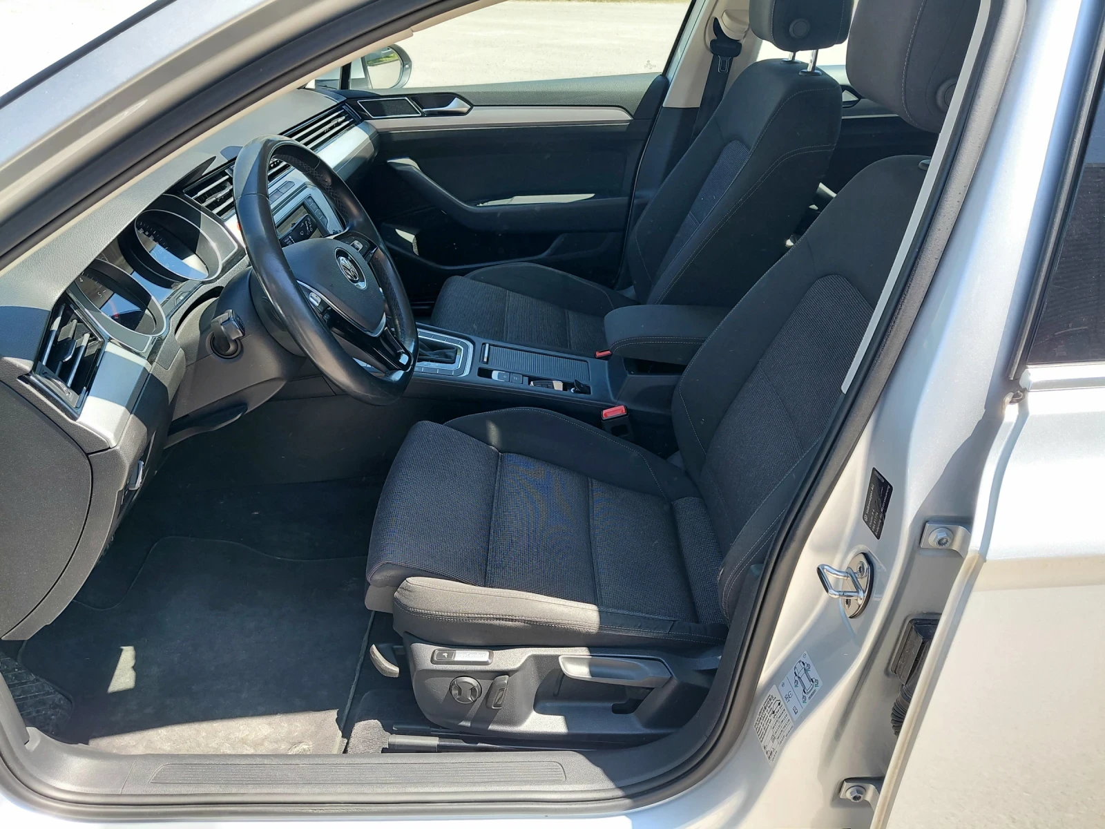 VW Passat 2.0TDI DSG 150к.с FullLed* Distronic* Масаж* Печка, снимка 7 - Автомобили и джипове - 54442588