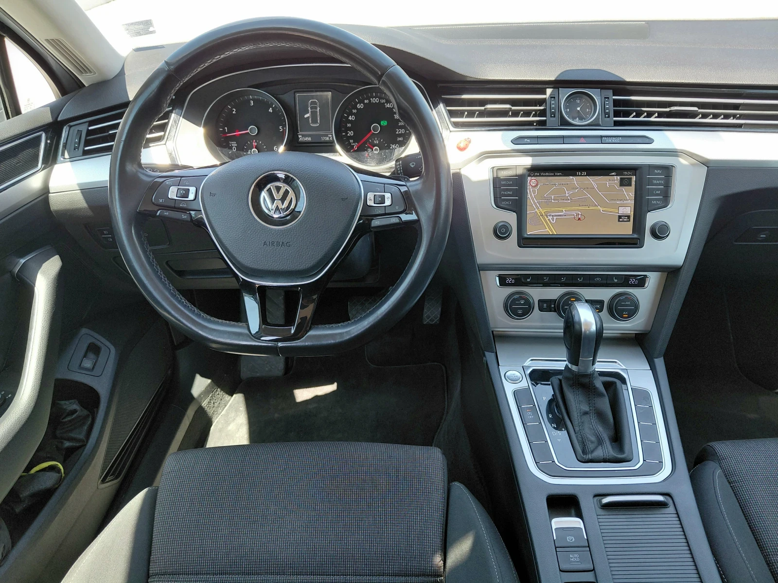 VW Passat 2.0TDI DSG 150к.с FullLed* Distronic* Масаж* Печка, снимка 10 - Автомобили и джипове - 54442588