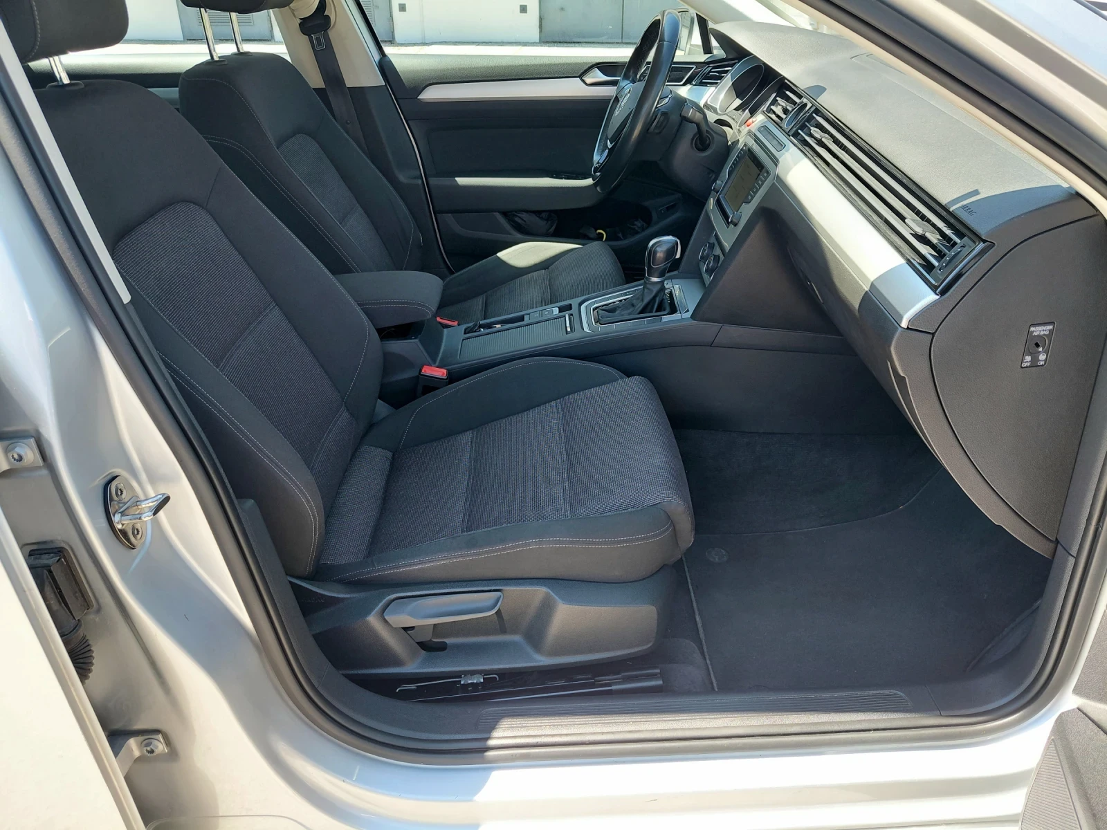 VW Passat 2.0TDI DSG 150к.с FullLed* Distronic* Масаж* Печка, снимка 8 - Автомобили и джипове - 54442588