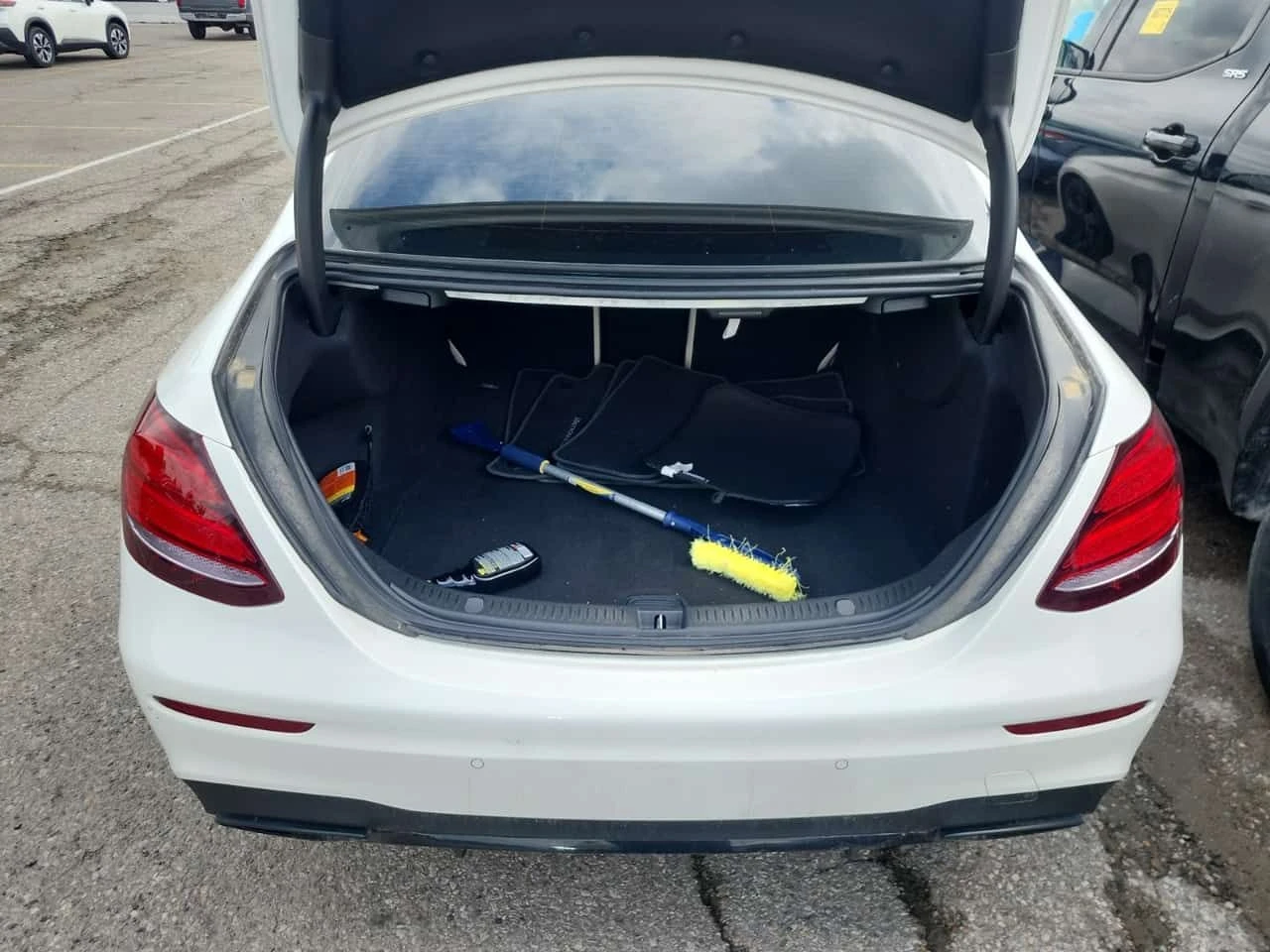 Mercedes-Benz E 300  / 360 / BURMESTER / MEMORY , снимка 14 - Автомобили и джипове - 55643292