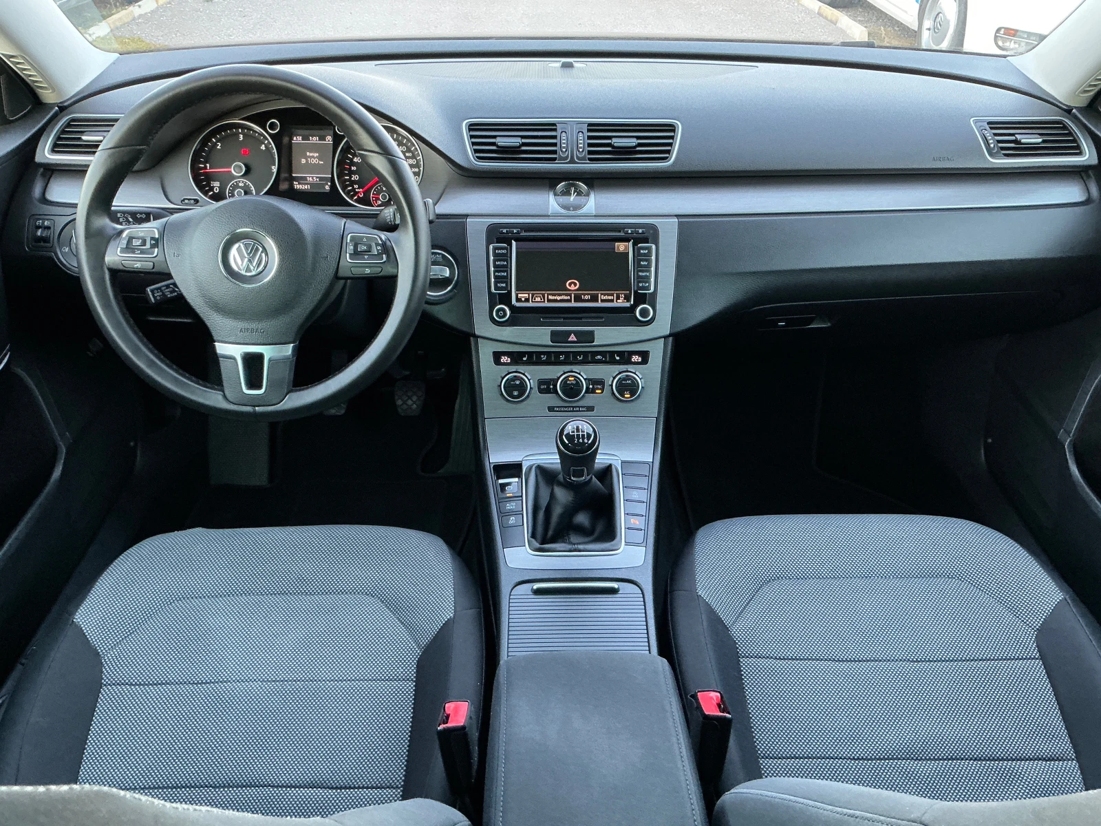 VW Passat 2.0 TDI, снимка 12 - Автомобили и джипове - 56261448