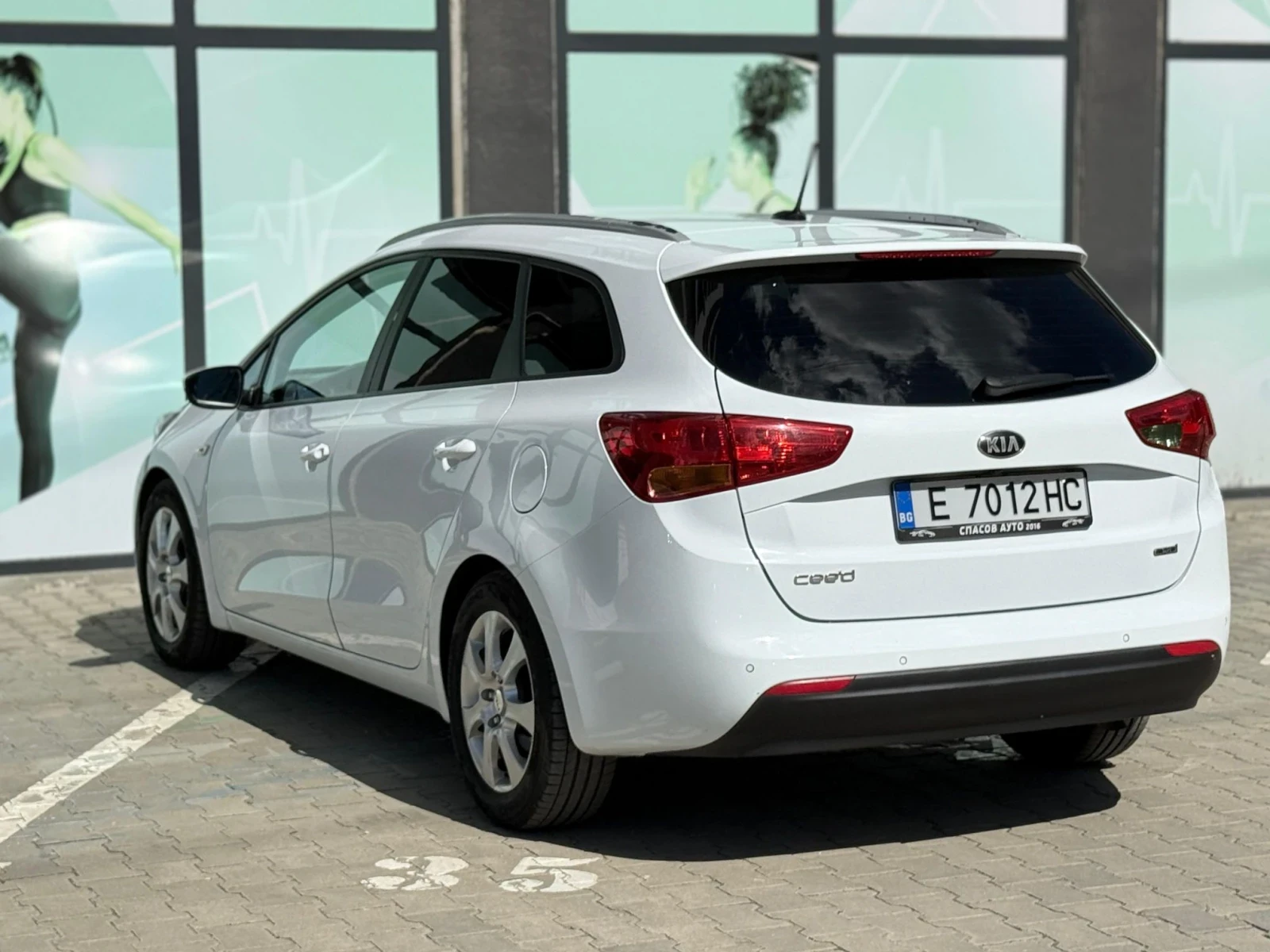 Kia Ceed 1.6crdi, снимка 4 - Автомобили и джипове - 56266770