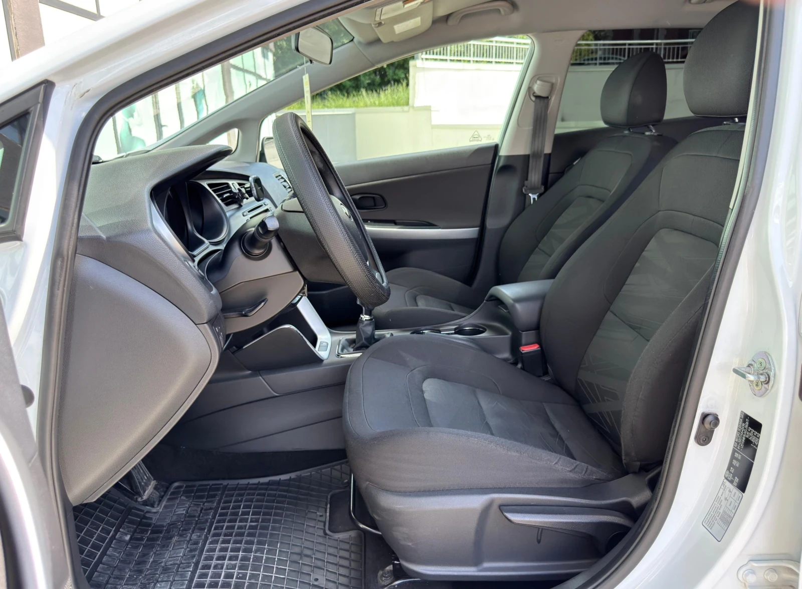 Kia Ceed 1.6crdi, снимка 5 - Автомобили и джипове - 56266770