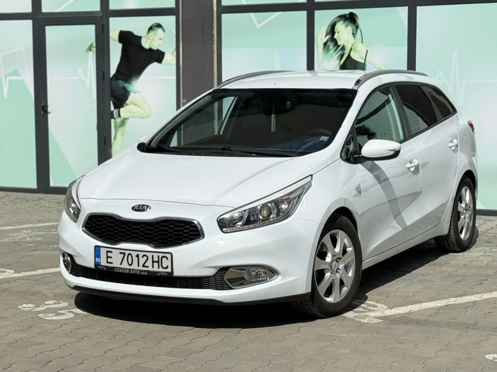 Kia Ceed 1.6crdi, снимка 2 - Автомобили и джипове - 56266770