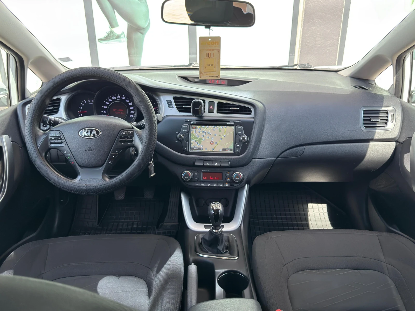 Kia Ceed 1.6crdi, снимка 8 - Автомобили и джипове - 56266770