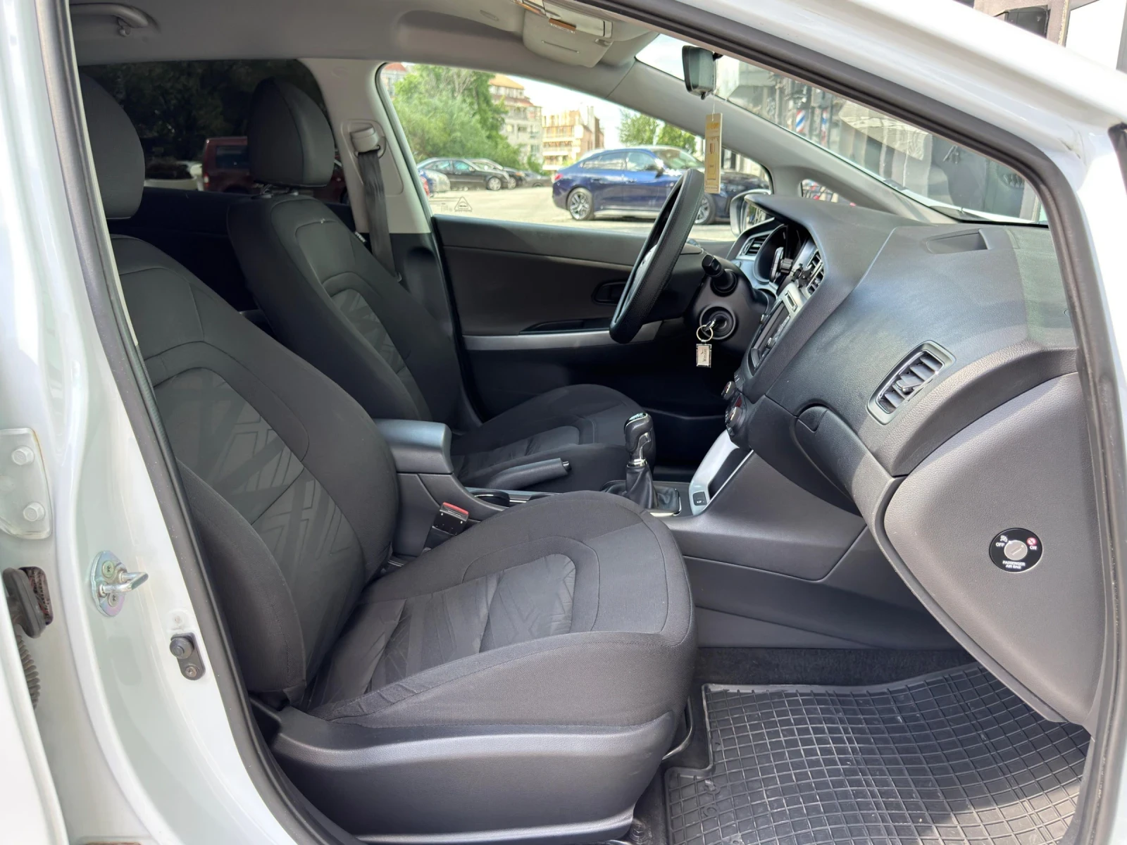 Kia Ceed 1.6crdi, снимка 6 - Автомобили и джипове - 56266770