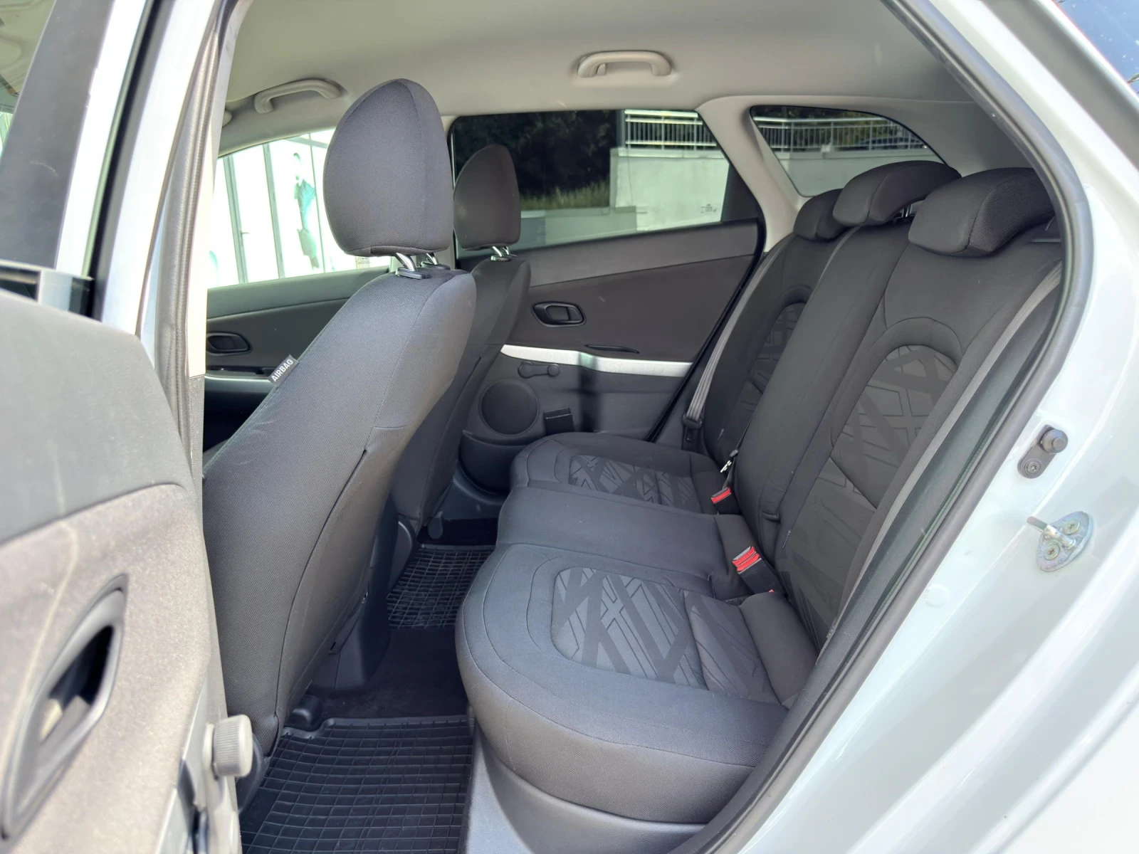 Kia Ceed 1.6crdi, снимка 9 - Автомобили и джипове - 56266770
