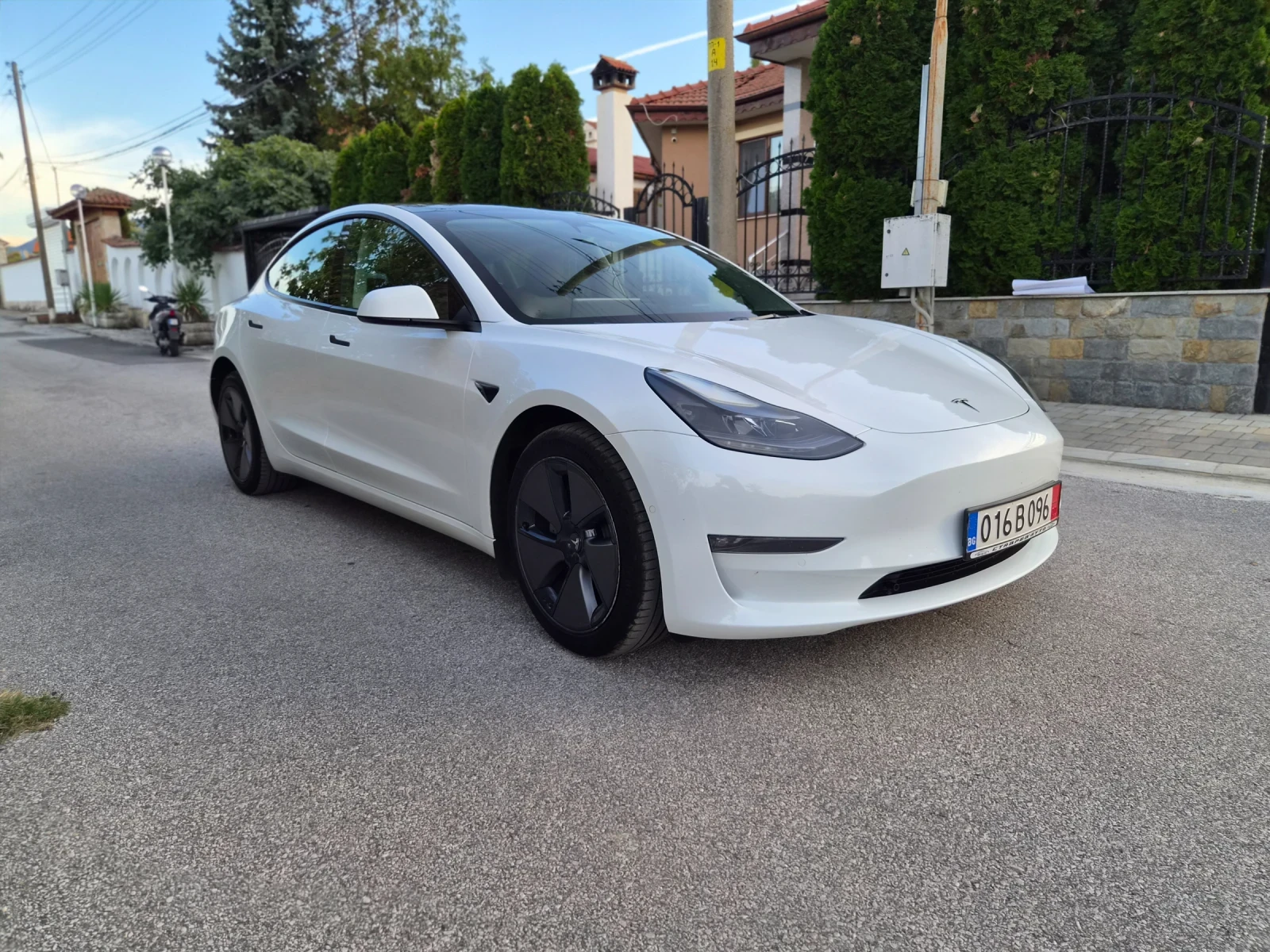 Tesla Model 3 22г/Long Range/Dual Motor , снимка 2 - Автомобили и джипове - 56399558
