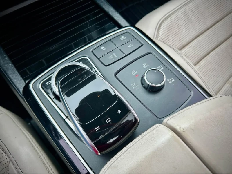 Mercedes-Benz GLE 63 AMG S * * CARFAX * * АВТОКРЕДИТ * * , снимка 14 - Автомобили и джипове - 52801374