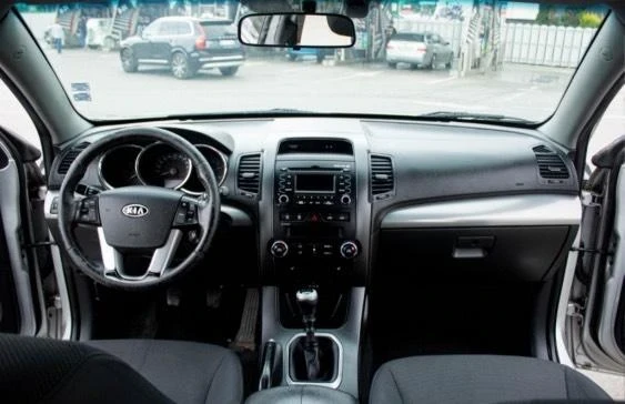 Kia Sorento, снимка 8 - Автомобили и джипове - 47617557