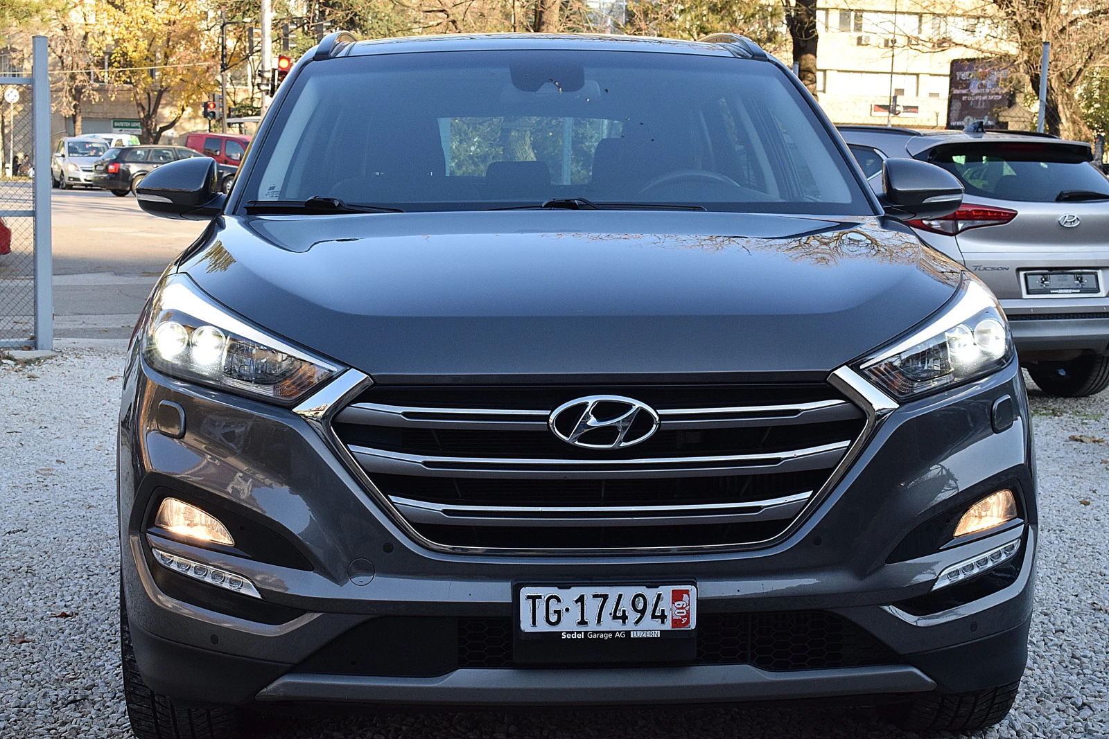 Hyundai Tucson 2.0ШВЕЙЦАРИЯ/LUX/АВТОМАТИК/КОЖА/ЛЕД/LANE ASSIST - изображение 2