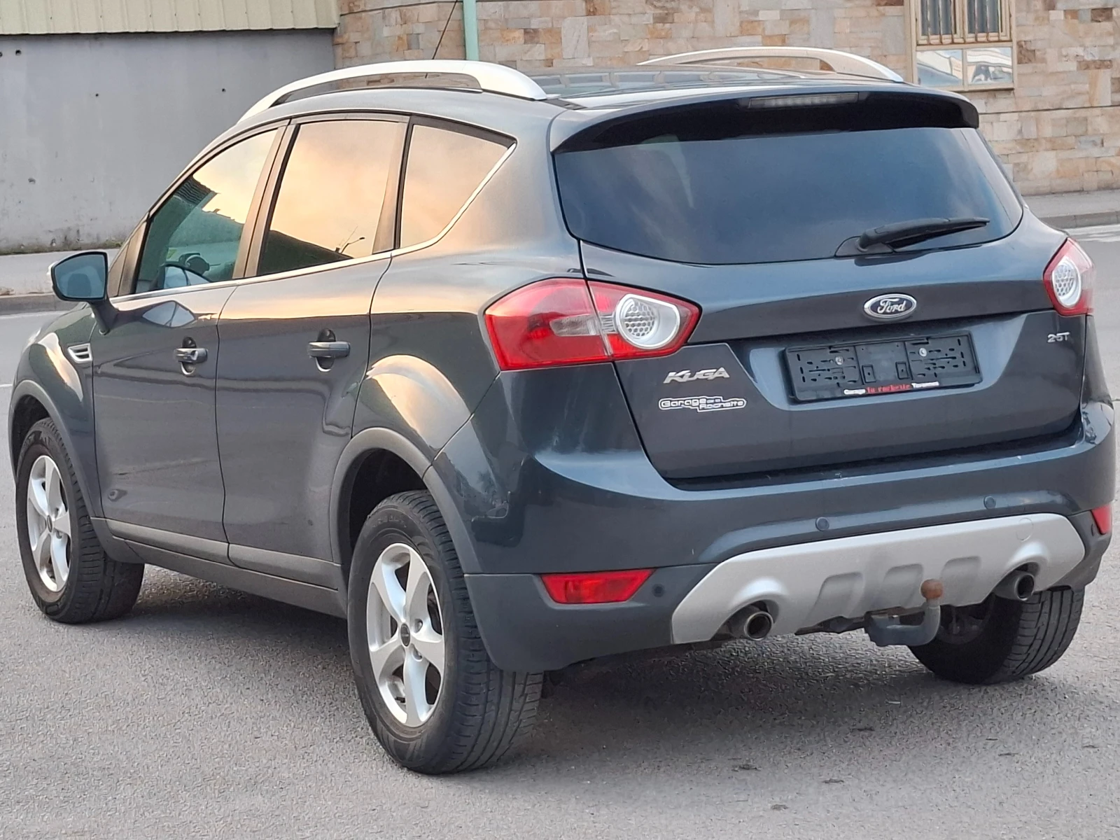 Ford Kuga 2.5t. Automat 4x4 TITANIUM  - изображение 4