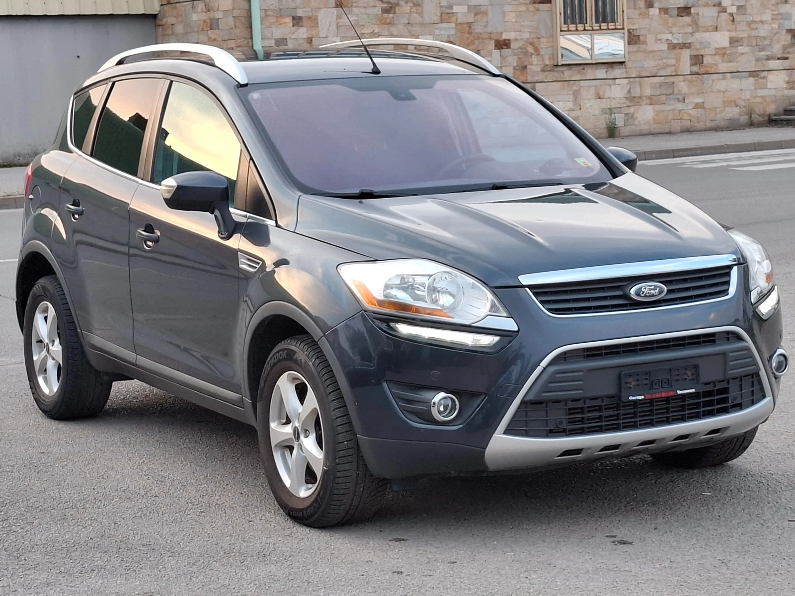 Ford Kuga 2.5t. Automat 4x4 TITANIUM  - изображение 3