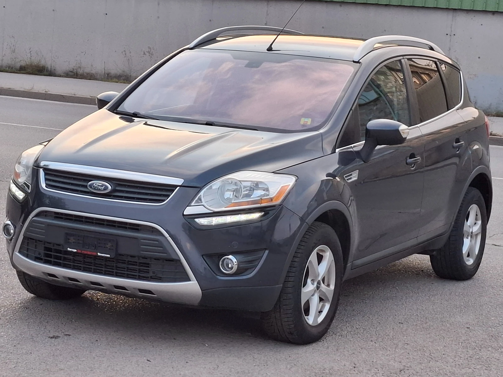 Ford Kuga 2.5t. Automat 4x4 TITANIUM  - изображение 2