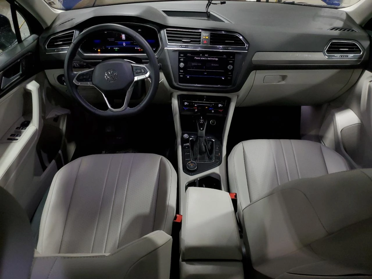 VW Tiguan SE 2.0L 4X4 DIGITAL/КОЖА/ПОДГРЕВИ - изображение 8