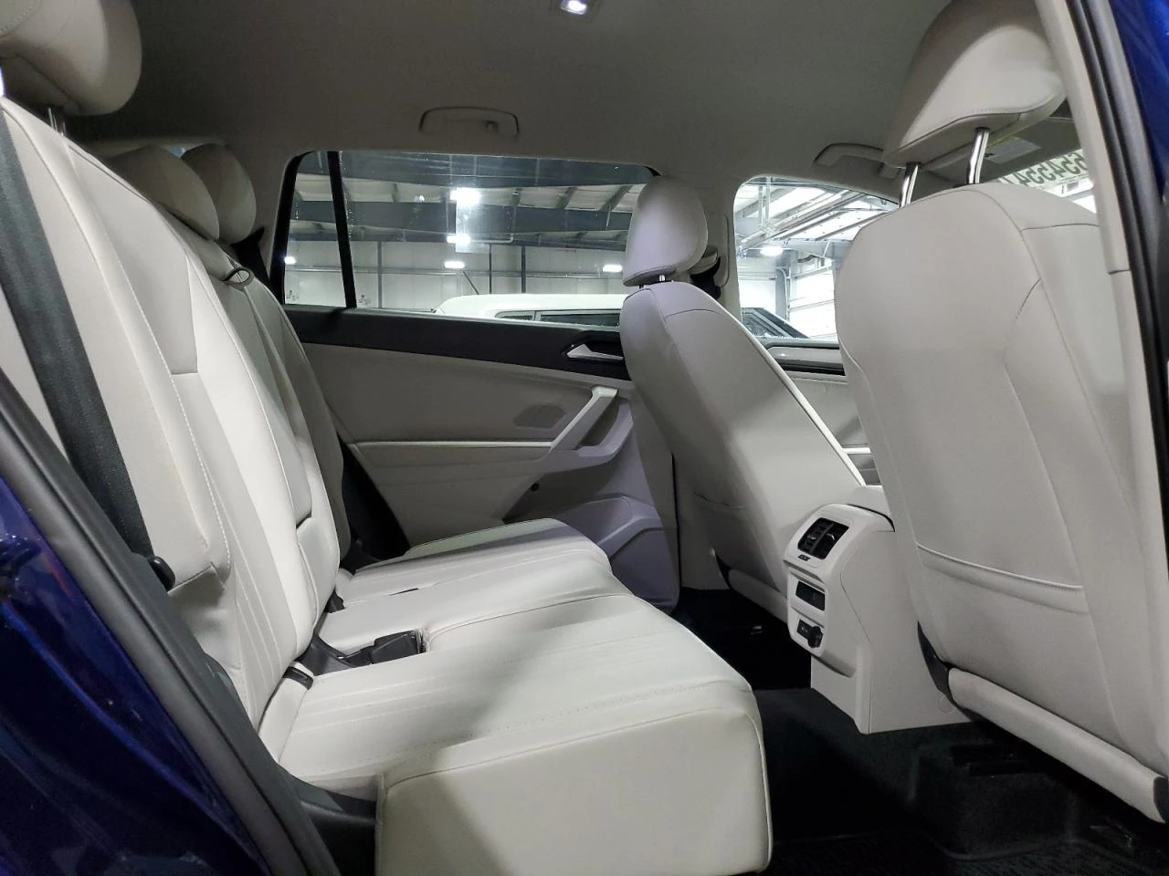 VW Tiguan SE 2.0L 4X4 DIGITAL/КОЖА/ПОДГРЕВИ - изображение 9
