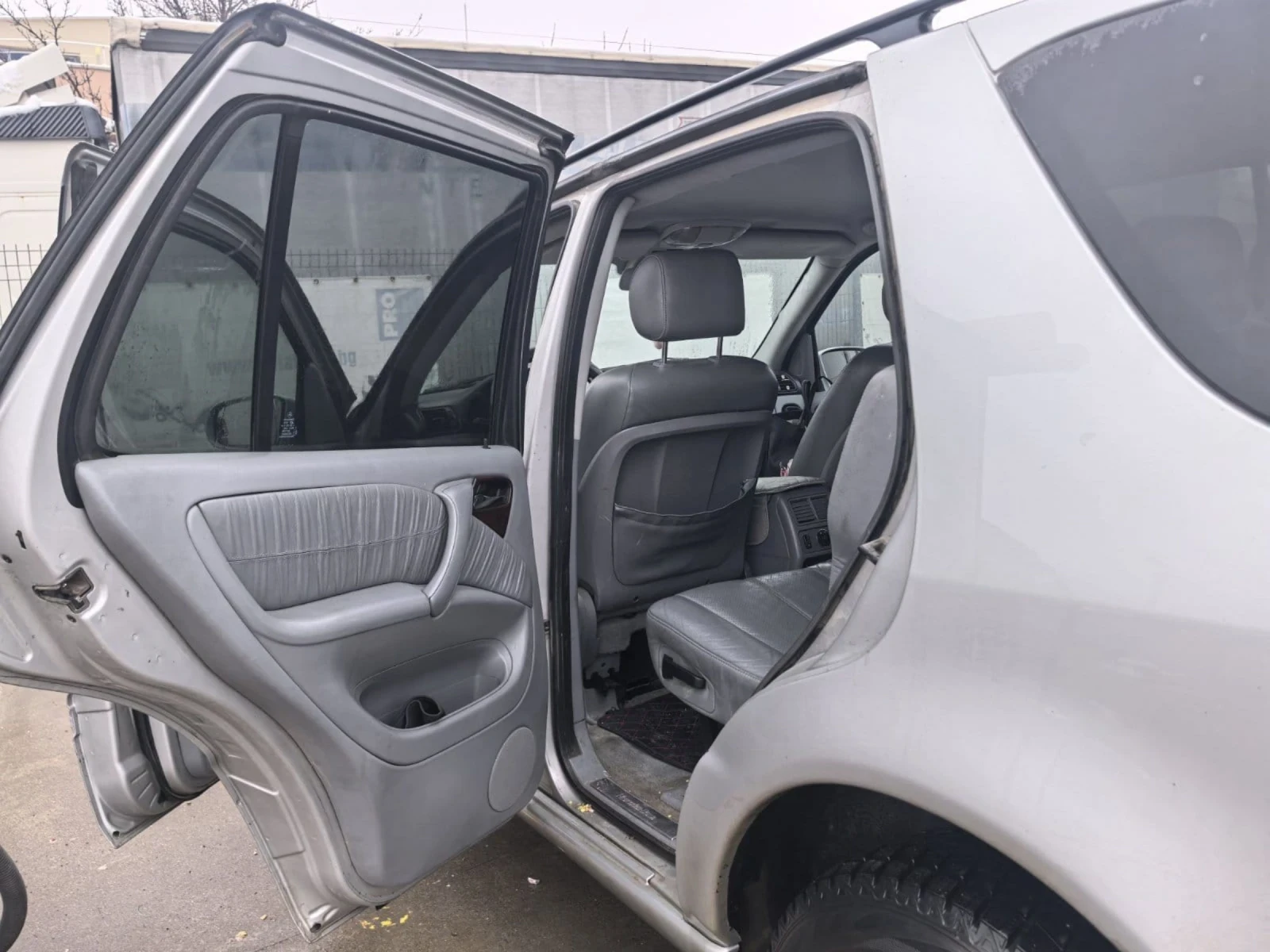 Mercedes-Benz ML 270 2.7 Дизел Автоматик , снимка 8 - Автомобили и джипове - 54070074