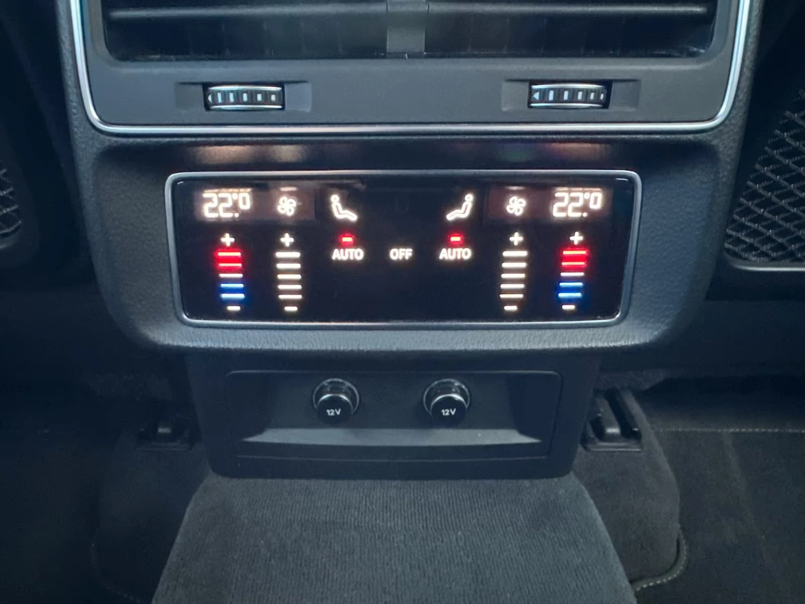 Audi Q8 50TDI/286HP/S-LINE/360/ОБДУХВАНЕ/MATRIX/ACC/578z, снимка 16 - Автомобили и джипове - 55231301