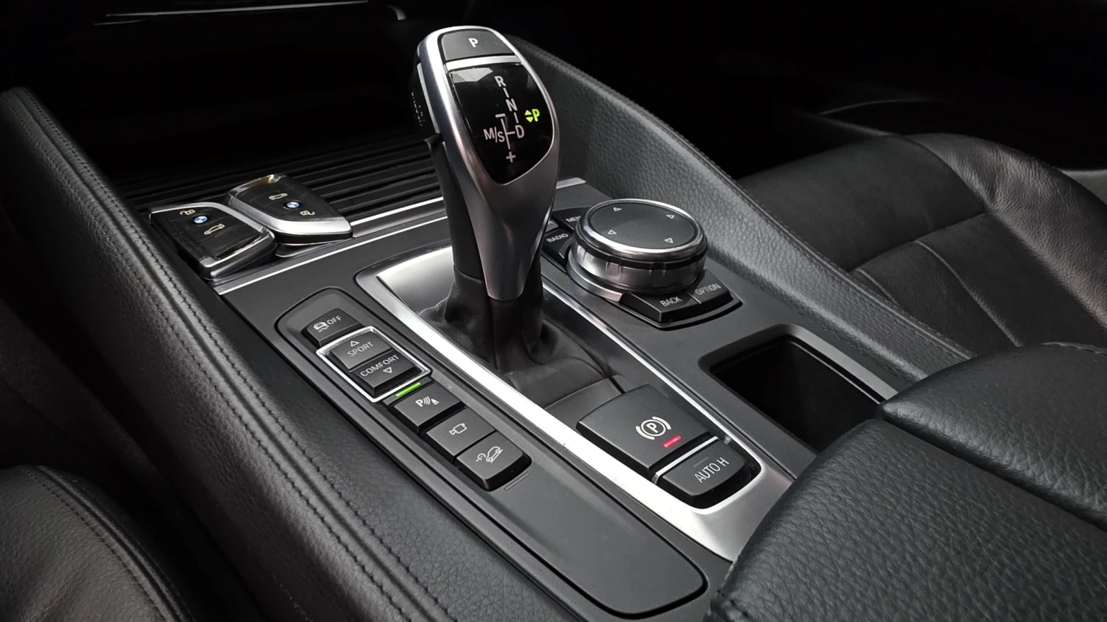BMW X6 xDrive30d* HUD* ЕЛ. БАГАЖНИК* 360* КРАЙНА ЦЕНА, снимка 9 - Автомобили и джипове - 55367139