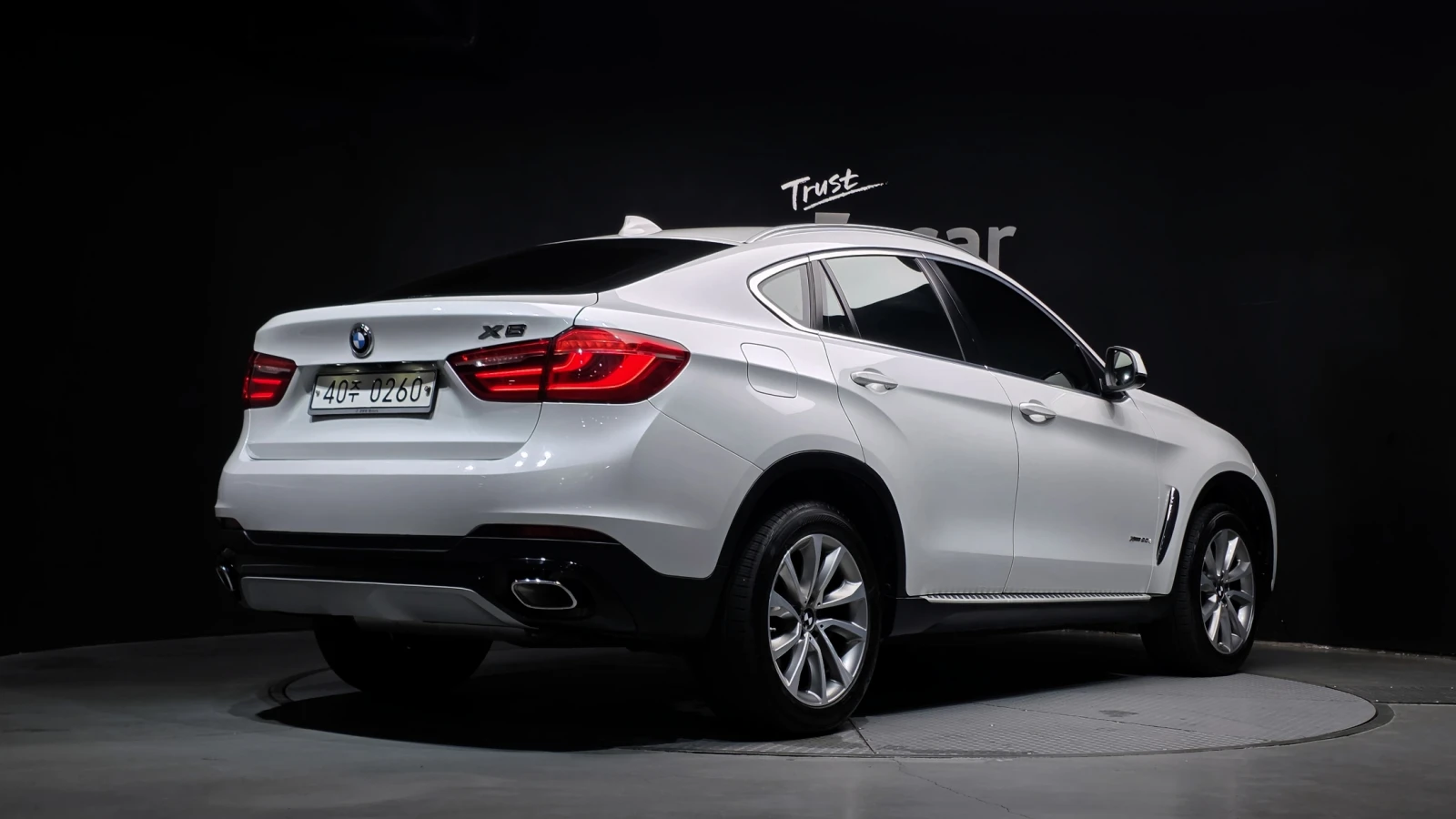 BMW X6 xDrive30d* HUD* ЕЛ. БАГАЖНИК* 360* КРАЙНА ЦЕНА, снимка 2 - Автомобили и джипове - 55367139