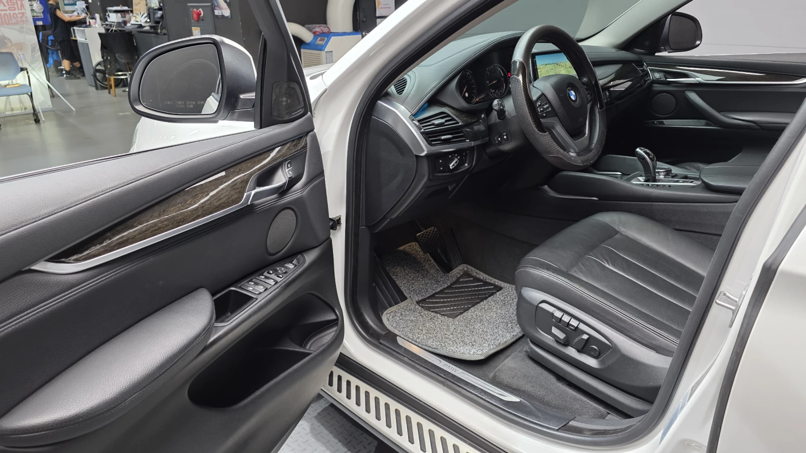 BMW X6 xDrive30d* HUD* ЕЛ. БАГАЖНИК* 360* КРАЙНА ЦЕНА, снимка 10 - Автомобили и джипове - 55367139