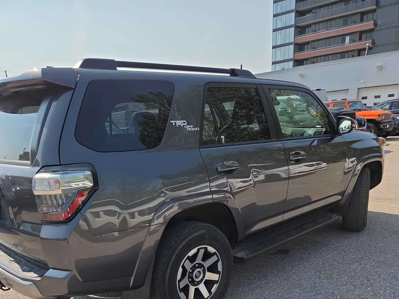 Toyota 4runner SR5 4WD | CARFAX | АВТОКРЕДИТ БЕЗ ПЪРВОНАЧАЛНА , снимка 4 - Автомобили и джипове - 55505444