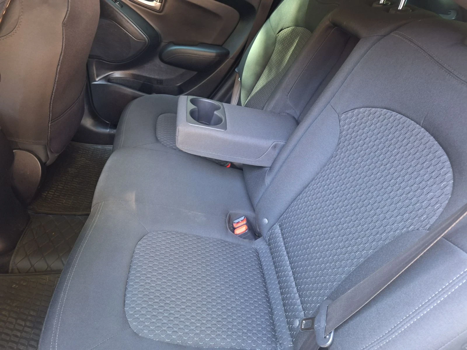 Hyundai IX35, снимка 15 - Автомобили и джипове - 56018325