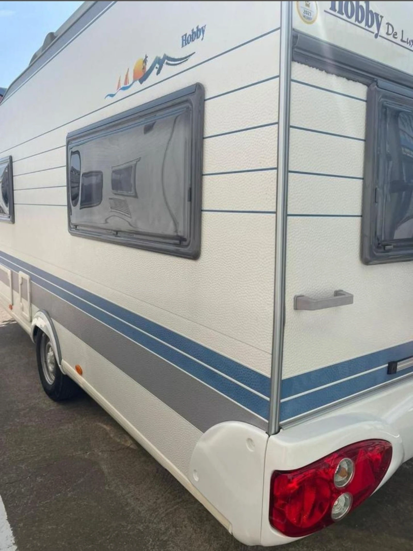 Каравана Hobby DeLuxe 440 Бойлер Душ Форселт Солар, снимка 2 - Каравани и кемпери - 54873592