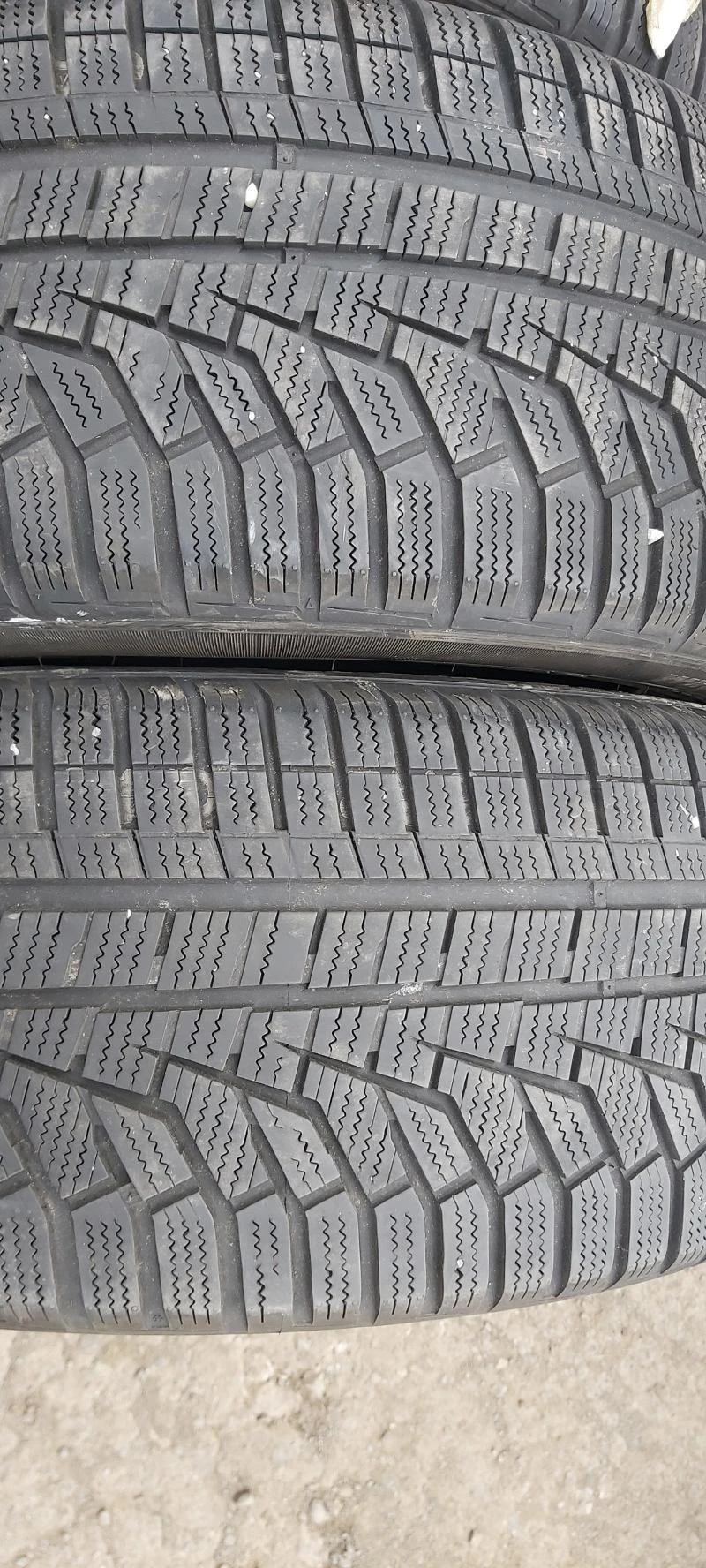 Гуми Зимни 235/45R18, снимка 4 - Гуми и джанти - 31053020