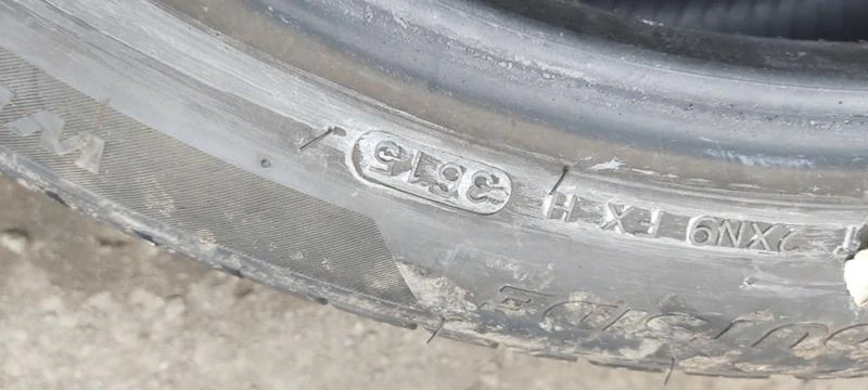 Гуми Зимни 235/45R18, снимка 9 - Гуми и джанти - 31053020