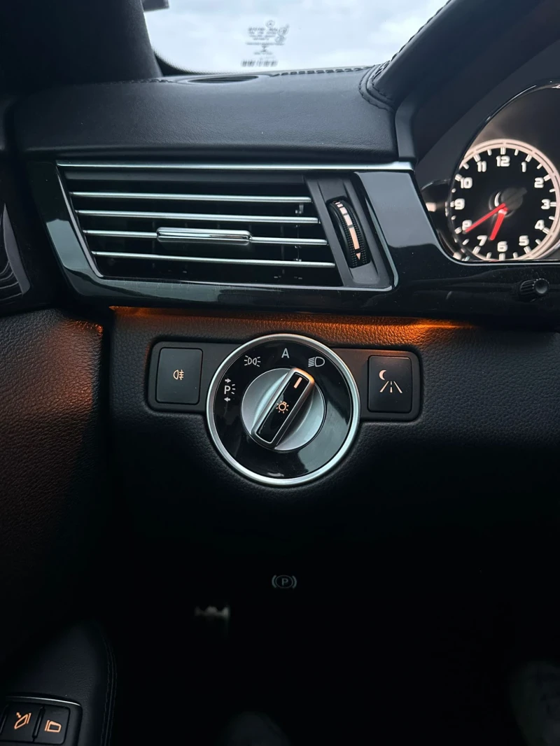 Mercedes-Benz E 63 AMG, снимка 10 - Автомобили и джипове - 50639804