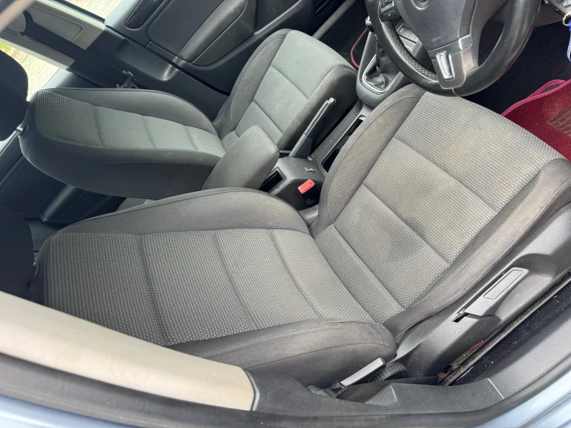 VW Golf 1.6 TDI, снимка 6 - Автомобили и джипове - 51899933