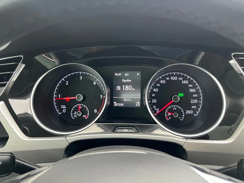 VW Touran * DSG* 7 места* NAVI* Pano* PDC* - 22300 лв. - 93778684 | Car24.bg