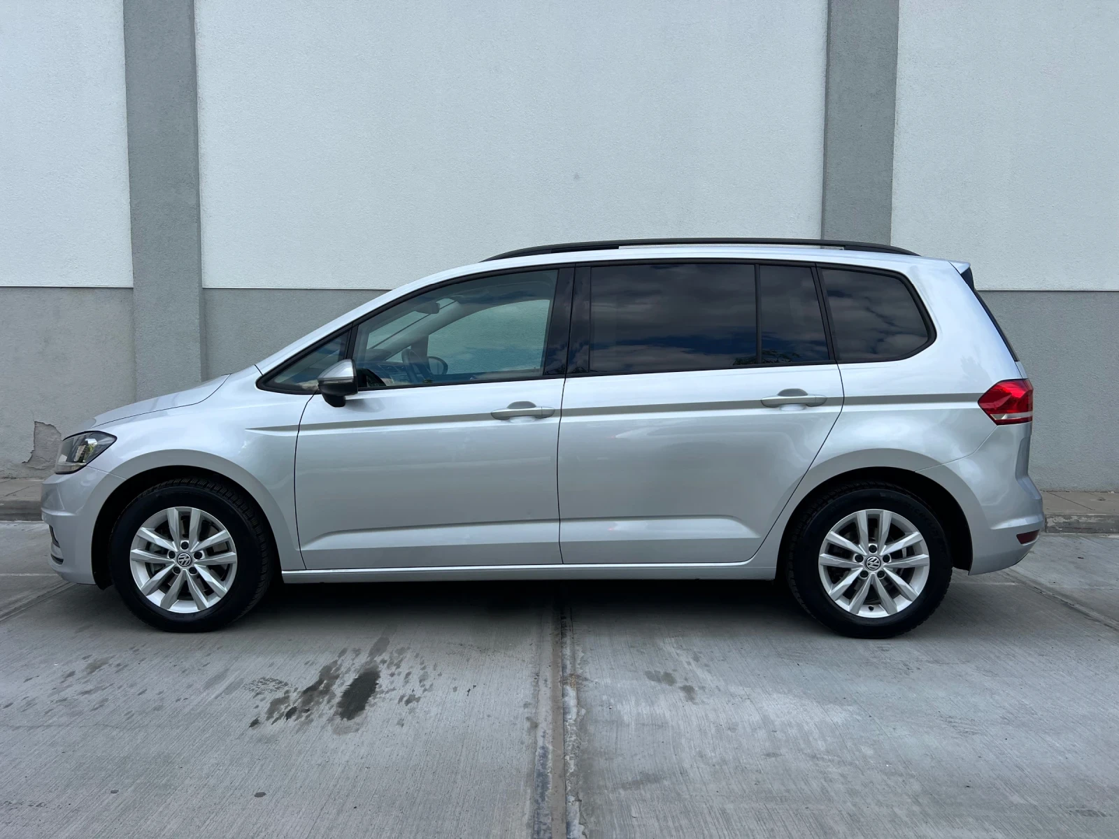 VW Touran * DSG* 7 места* NAVI* Pano* PDC*  - изображение 4